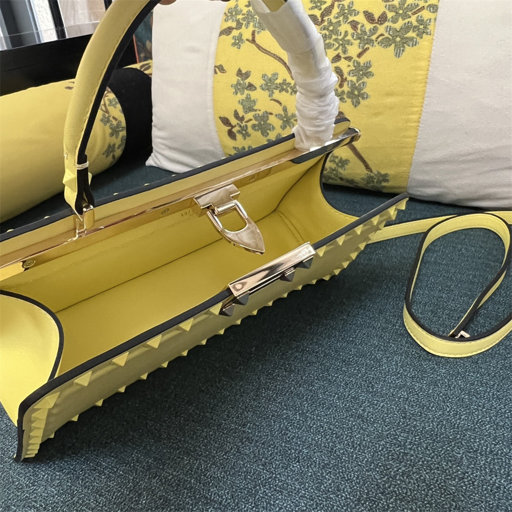 va*t*no GARAVANI ROCKSTUD23 smooth calfskin handbag Yellow