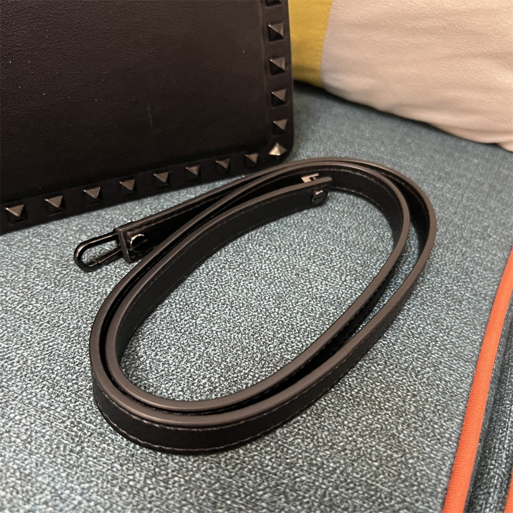 va*t*no GARAVANI ROCKSTUD23 smooth calfskin handbag Black