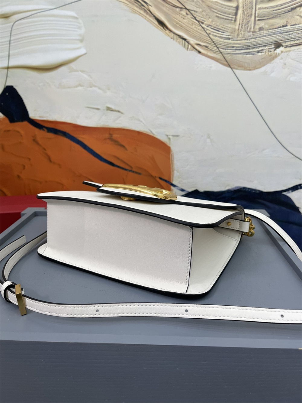 va*t*no GARAVANI LOCÒ CALFSKIN SHOULDER Small BAG 22 x 16  x 7 cm