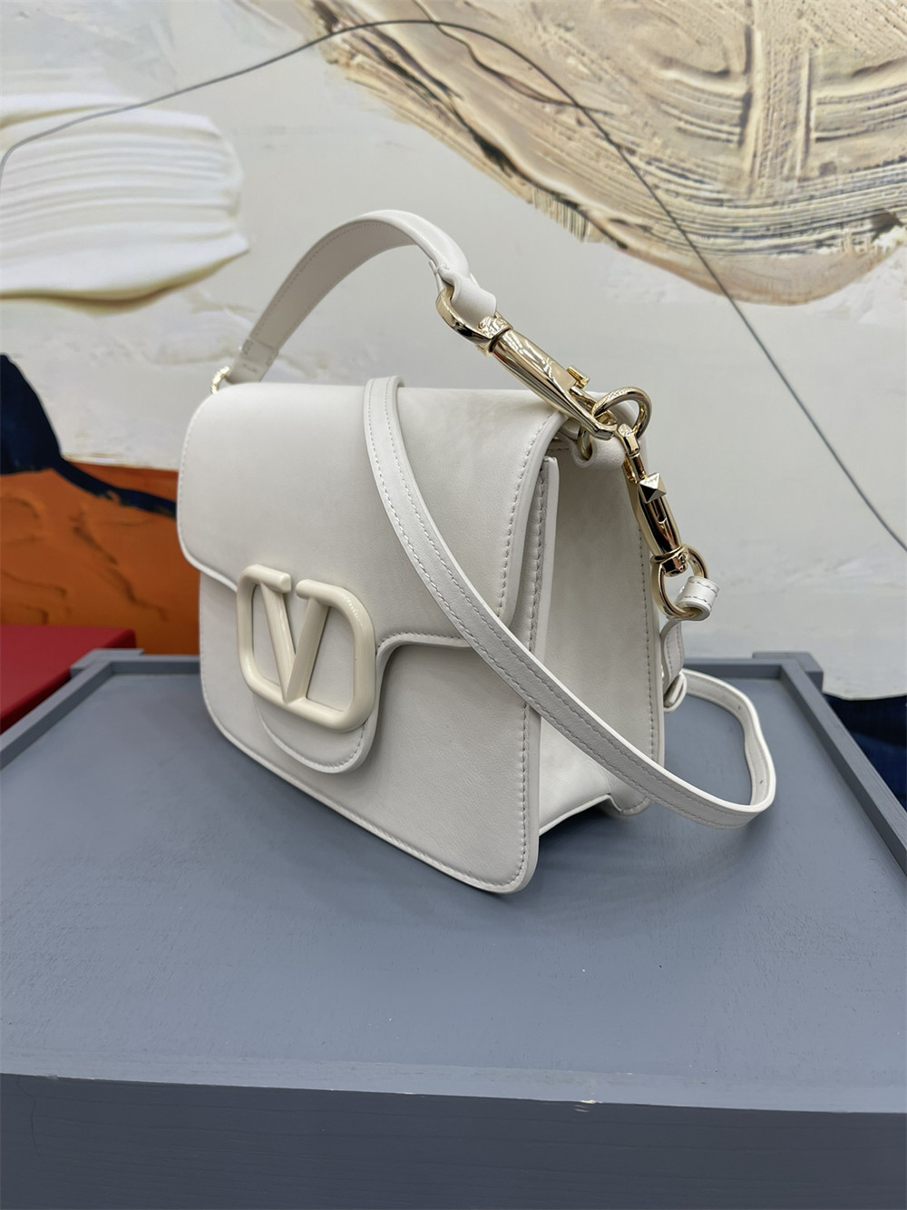 va*t*no GARAVANI LOCÒ CALFSKIN SHOULDER Small BAG With white hardware 22 x 16  x 7 cm