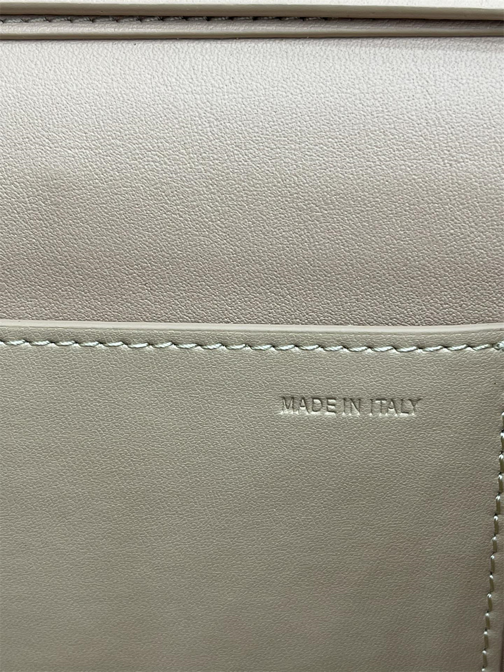 va*t*no GARAVANI LOCÒ CALFSKIN SHOULDER SMALL BAG ROSE CANNELLE 22 x 16  x 7 cm