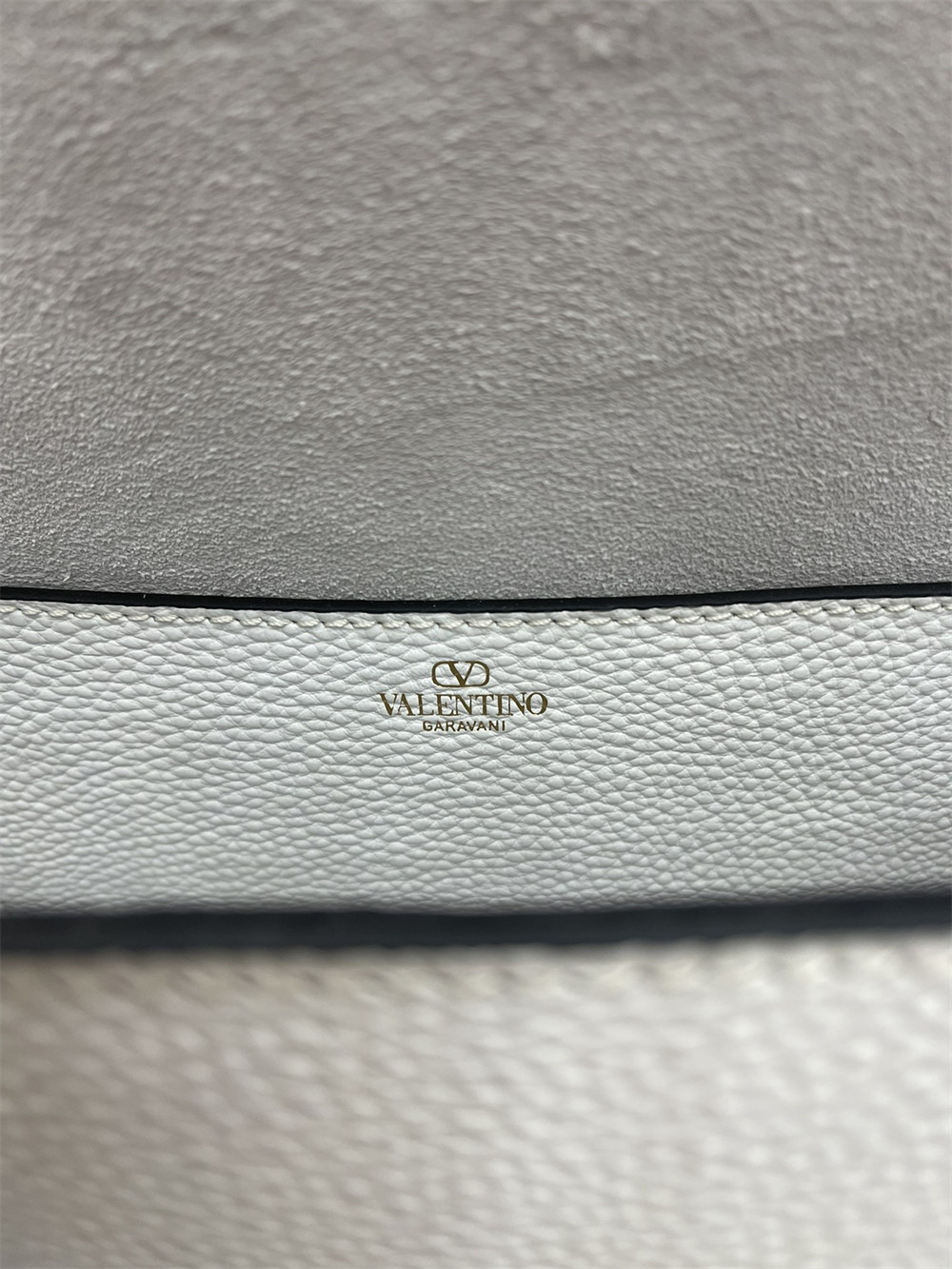 va*t*no GARAVANI ALLTIME GRAINY CALFSKIN SHOULDER BAG IVORY 23.5x18X8cm