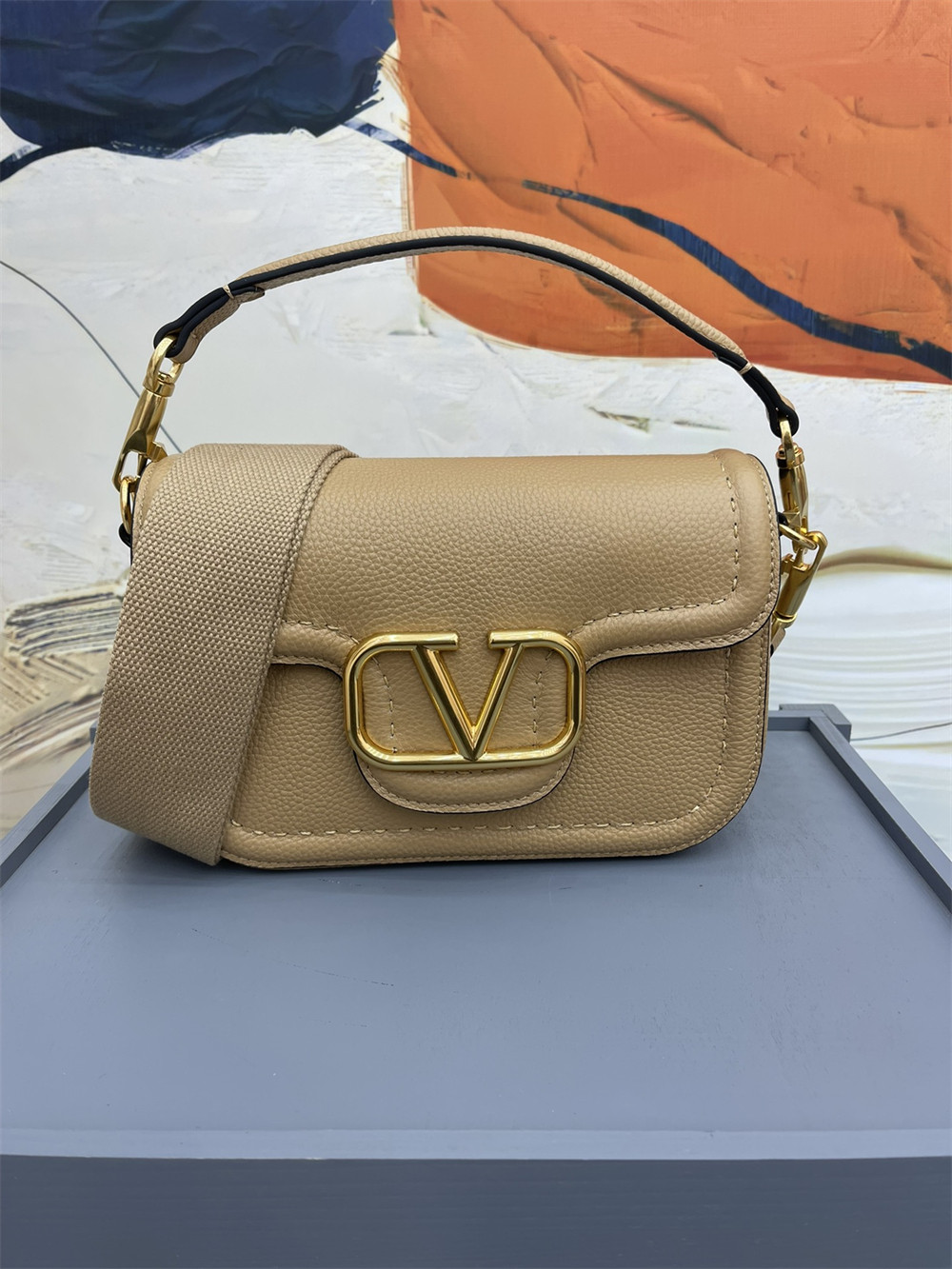va*t*no GARAVANI ALLTIME GRAINY CALFSKIN SHOULDER BAG APRICOT