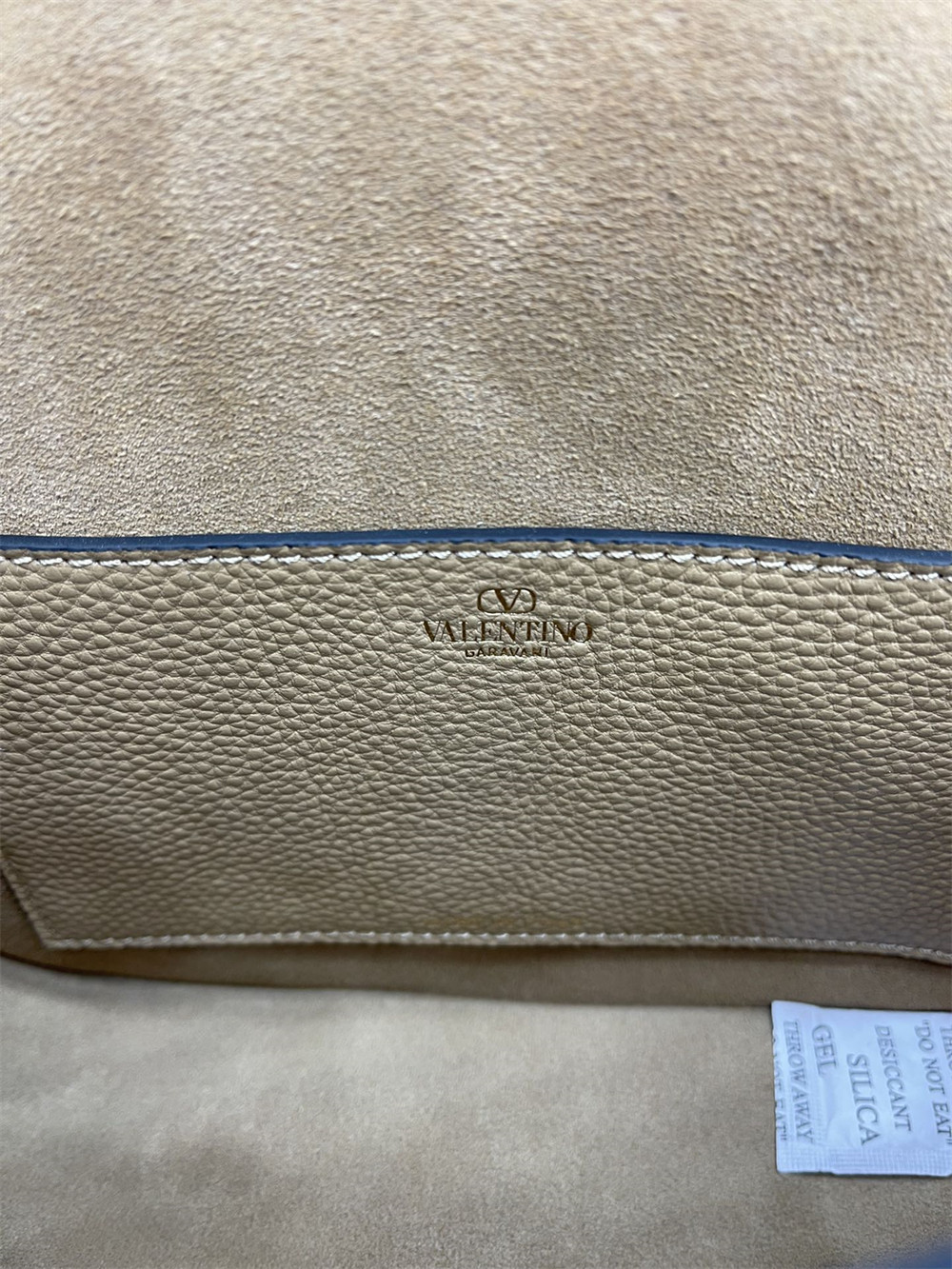 va*t*no GARAVANI ALLTIME GRAINY CALFSKIN SHOULDER BAG APRICOT