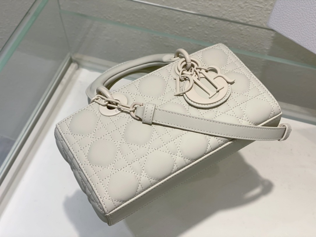 D*0r SMALL LADY D-JOY BAG Ultramatte White Cannage Calfskin