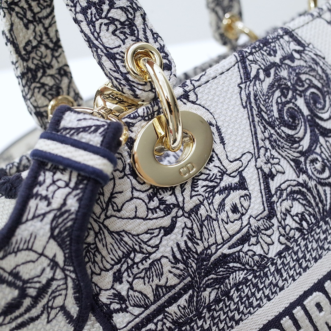 MEDIUM D*0r LADY D-LITE BAG  24 x 20 x 11 cm