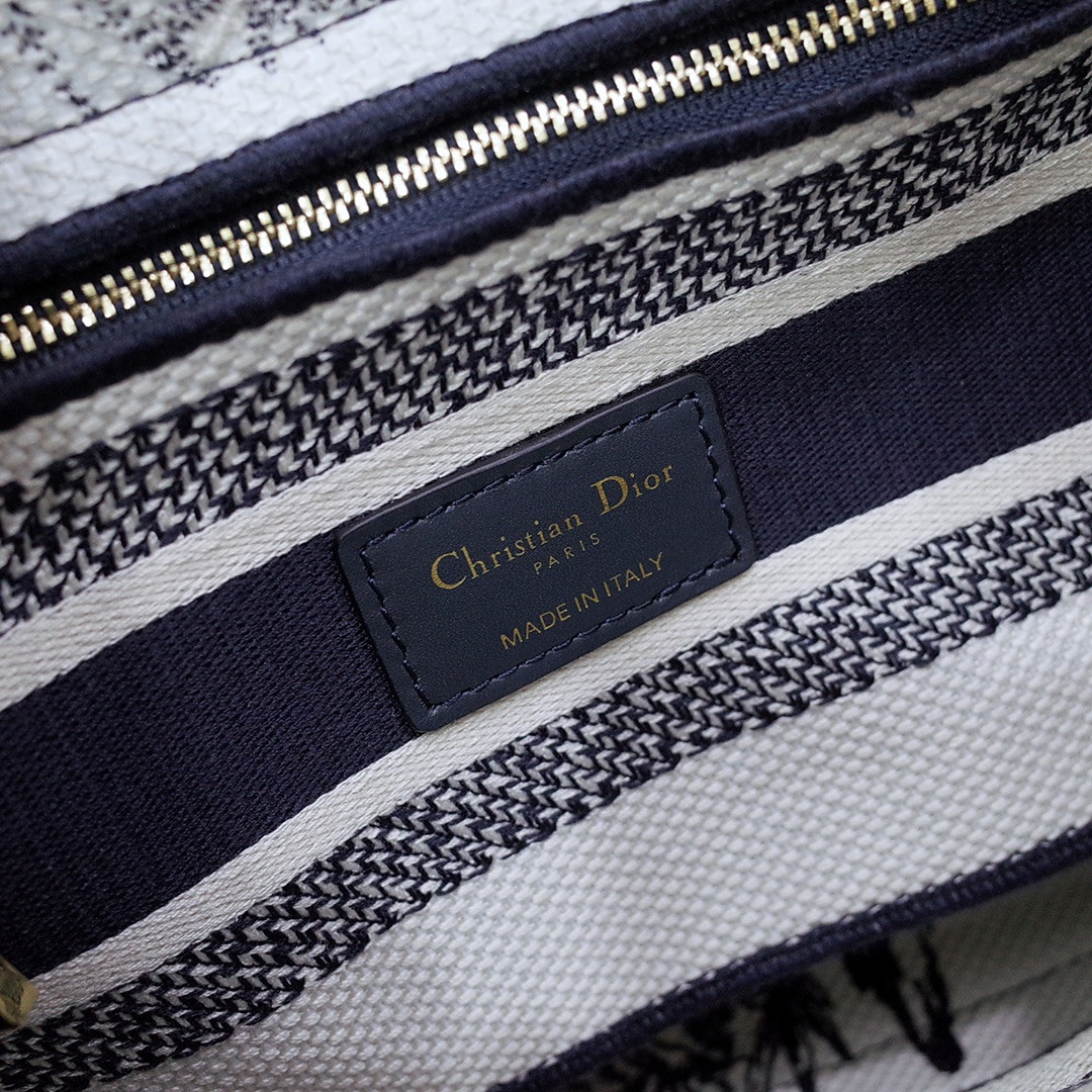 MEDIUM D*0r LADY D-LITE BAG  24 x 20 x 11 cm