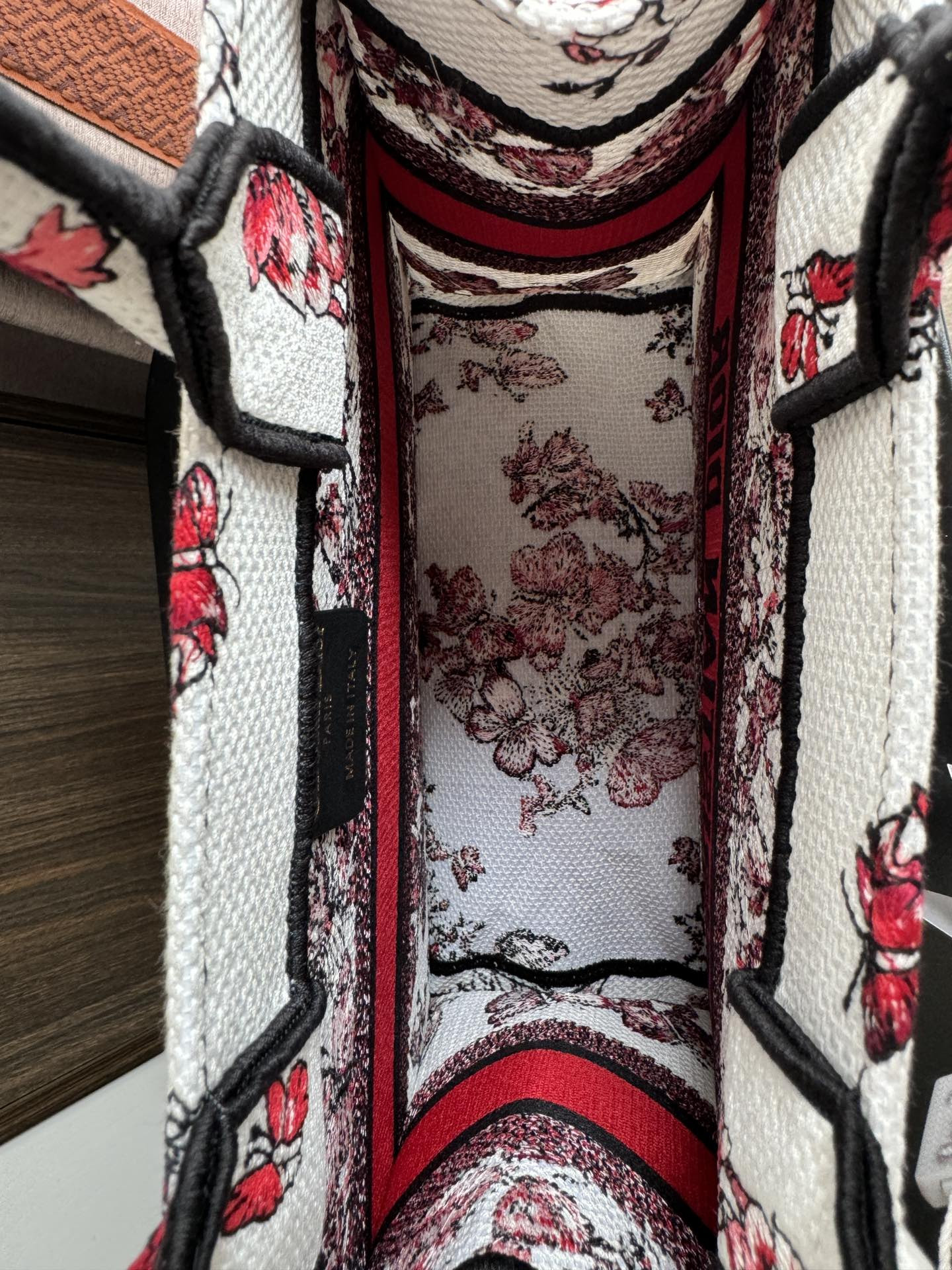 Small D*0r BOOK TOTE WHITE AND RED LE CŒUR DES PAPILLONS EMBROIDERY 10.5 x 8.5 x 5.5 inches