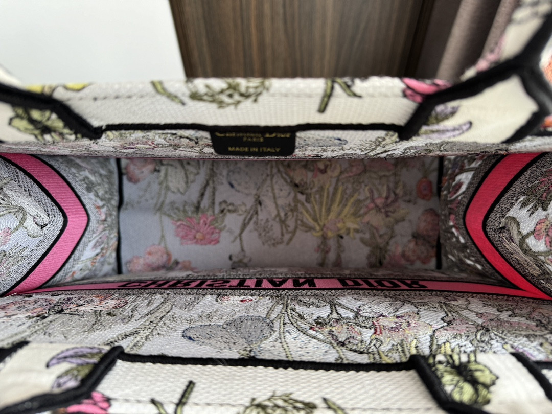 Large D*0r BOOK TOTE WHITE MULTICOLOR MEXICO MILLEFIORI EMBROIDERY 16.5 x 14 x 7.5 inches