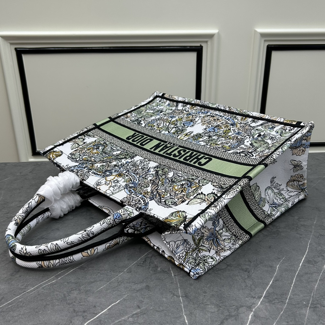 Large D*0r BOOK TOTE WHITE MULTICOLOR TOILE DE JOUY MEXICO EMBROIDERY 16.5 x 14 x 7.5 inches