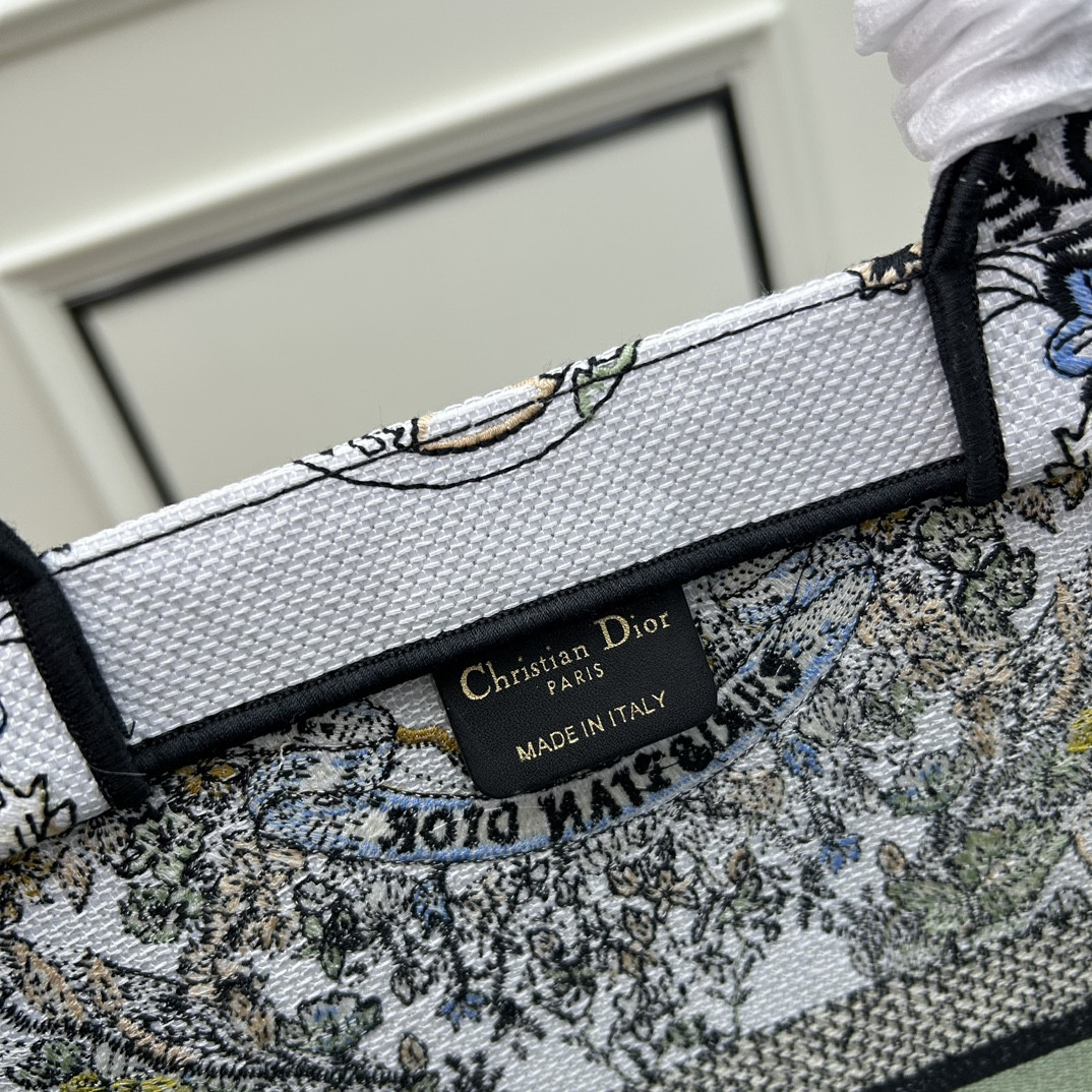 Large D*0r BOOK TOTE WHITE MULTICOLOR TOILE DE JOUY MEXICO EMBROIDERY 16.5 x 14 x 7.5 inches