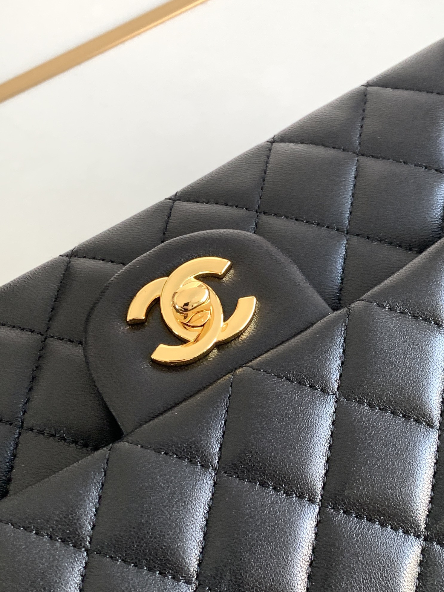 Ch*el CLASSIC HANDBAG LAMBSKIN & GOLD-TONE METAL BLACK 15.5 x 25.5x6.5cm