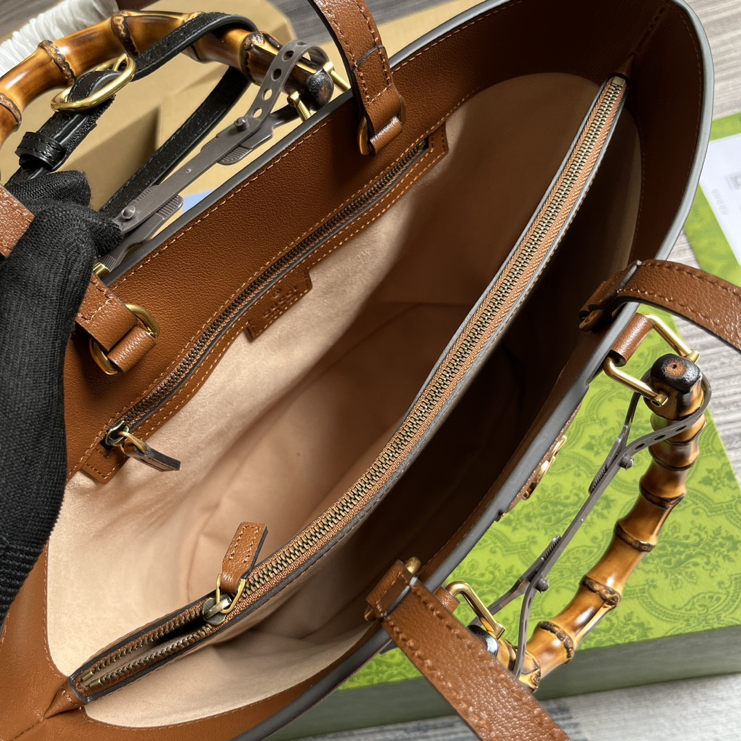 G*u*i DIANA MEDIUM TOTE BAG Cuir 31W x 27H x 15D CM