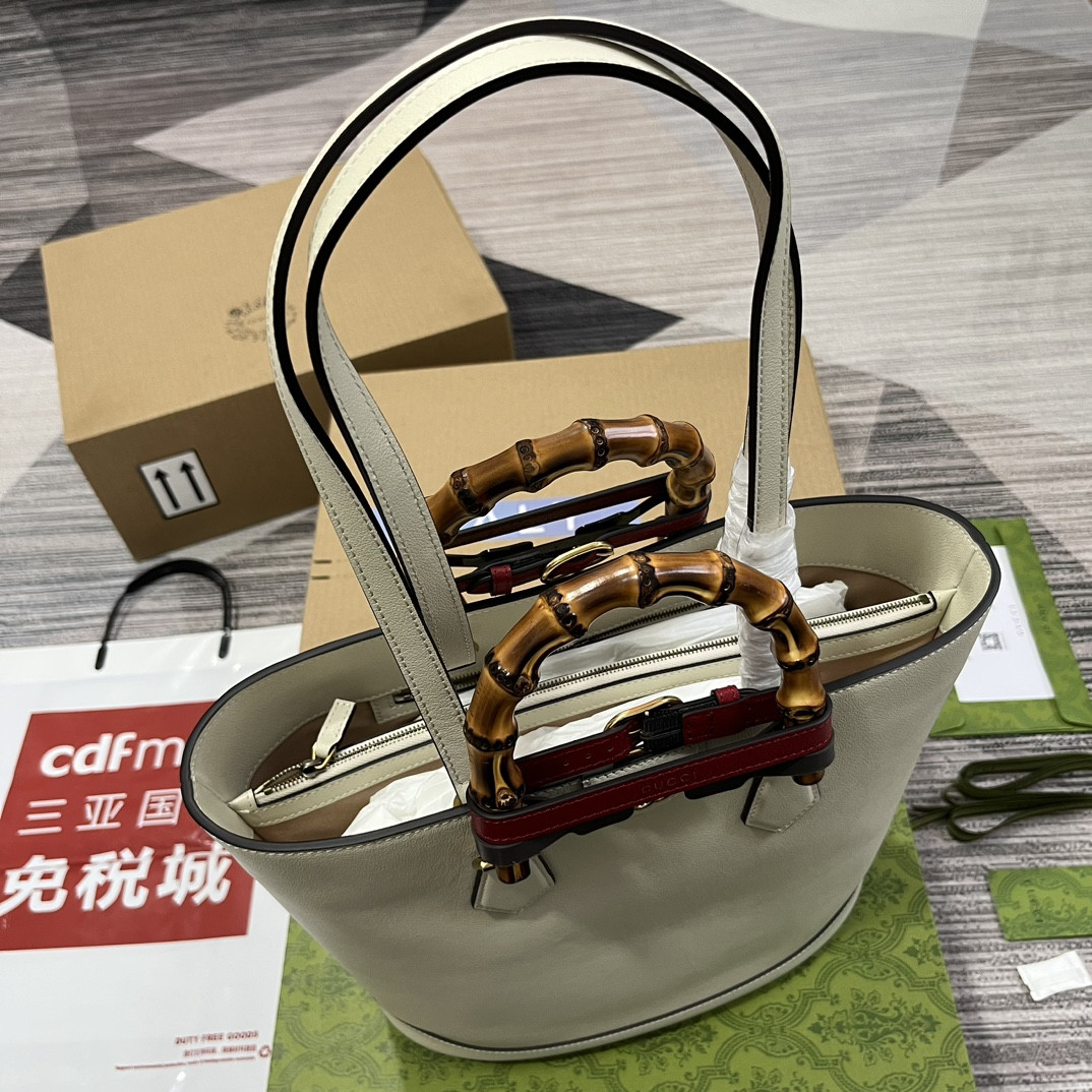 G*u*i DIANA MEDIUM TOTE BAG White 31W x 27H x 15D CM