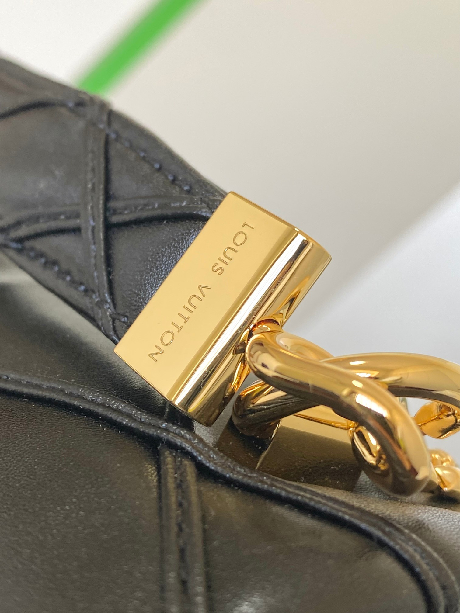 L0*is V*t0n M23689 GO-14 GM 12.2 x 7.7 x 4.3 inches