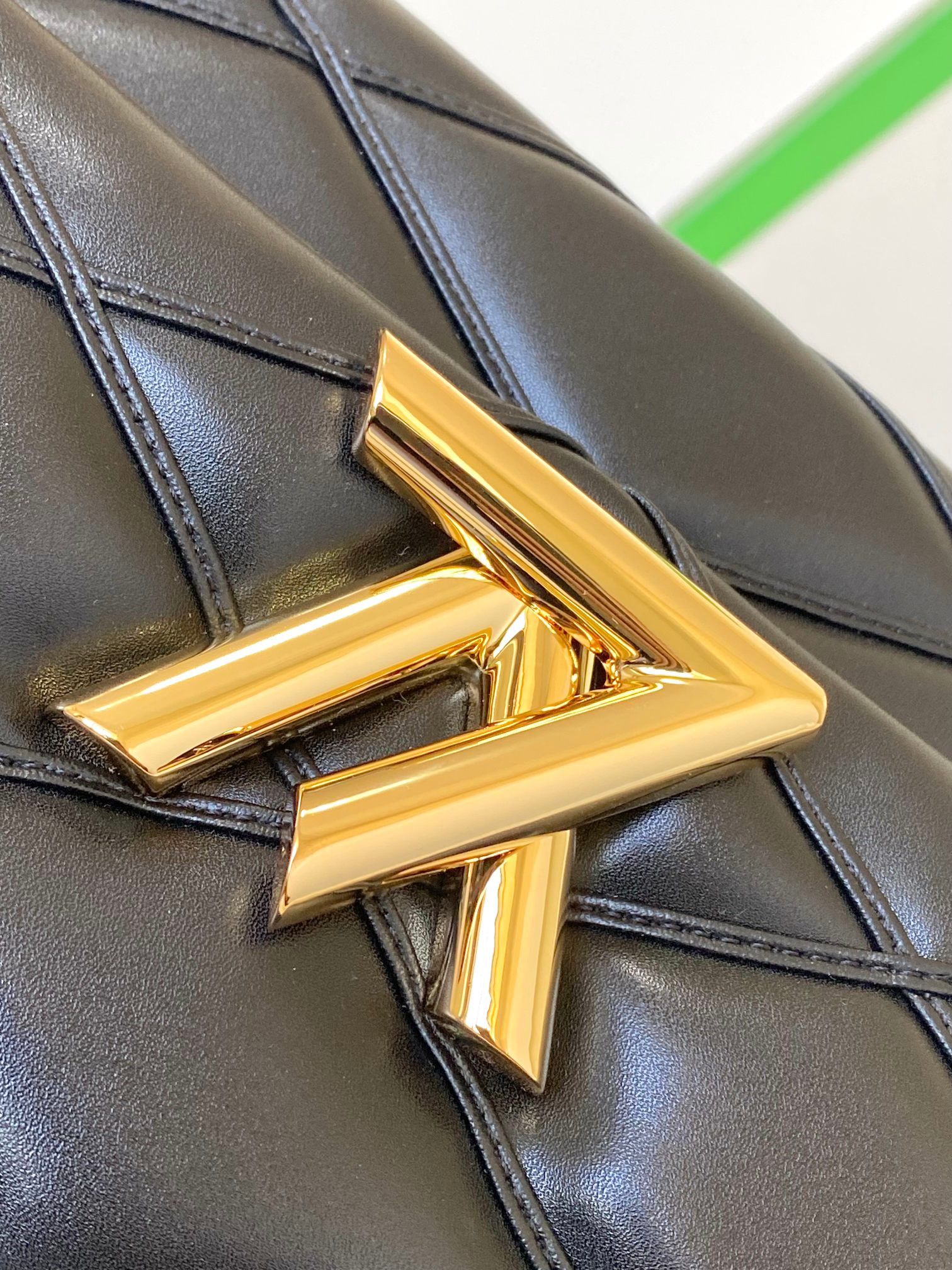 L0*is V*t0n M23689 GO-14 GM 12.2 x 7.7 x 4.3 inches