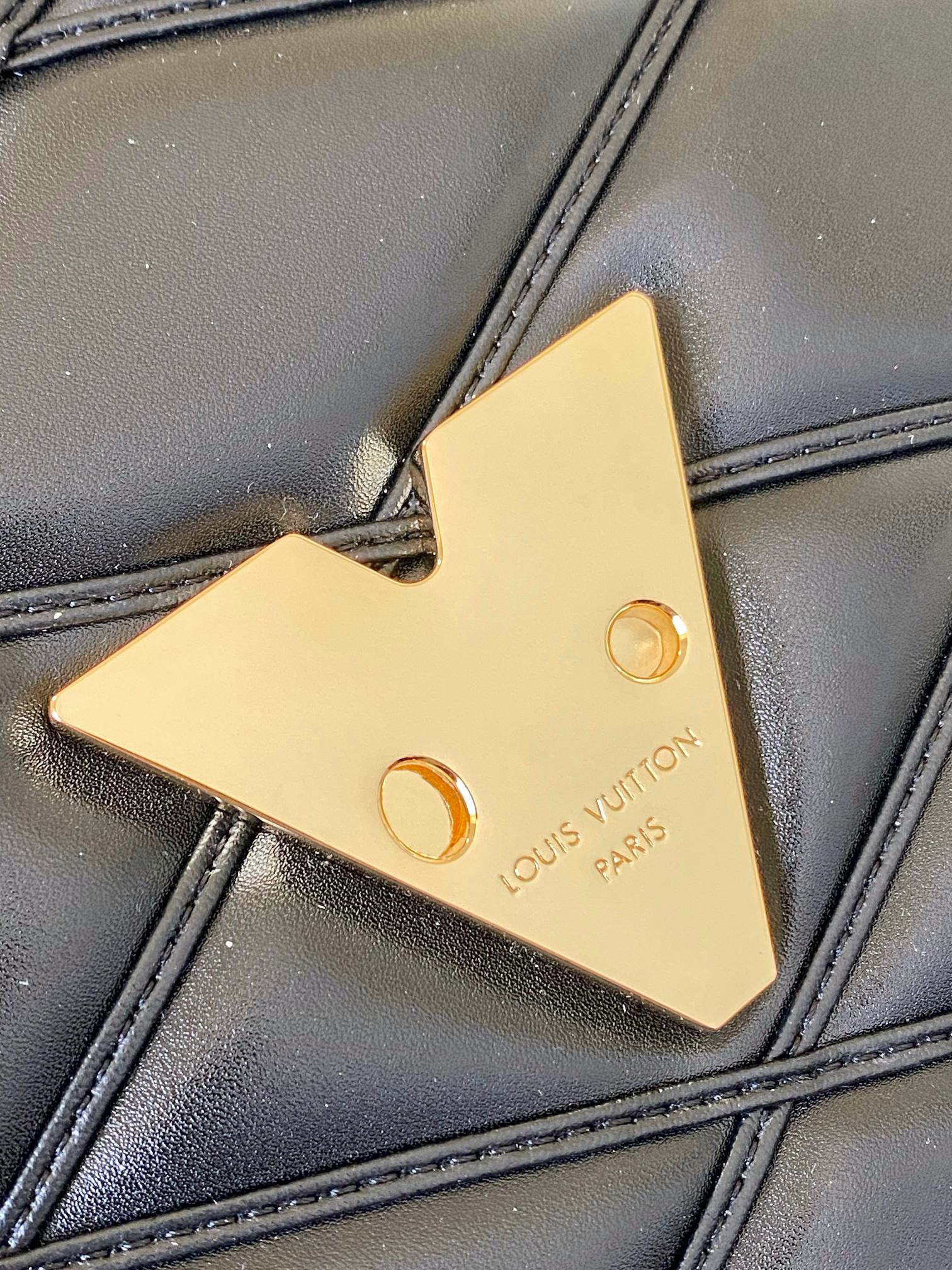 L0*is V*t0n M23689 GO-14 GM 12.2 x 7.7 x 4.3 inches