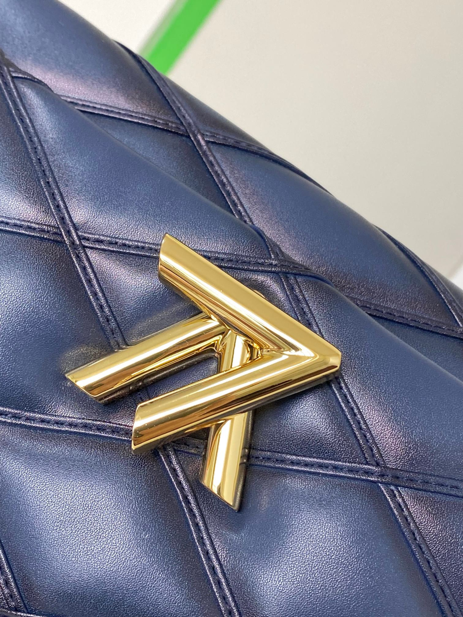 L0*is V*t0n M14956 GO-14 MM 9.1 x 6.3 x 3.9 inches