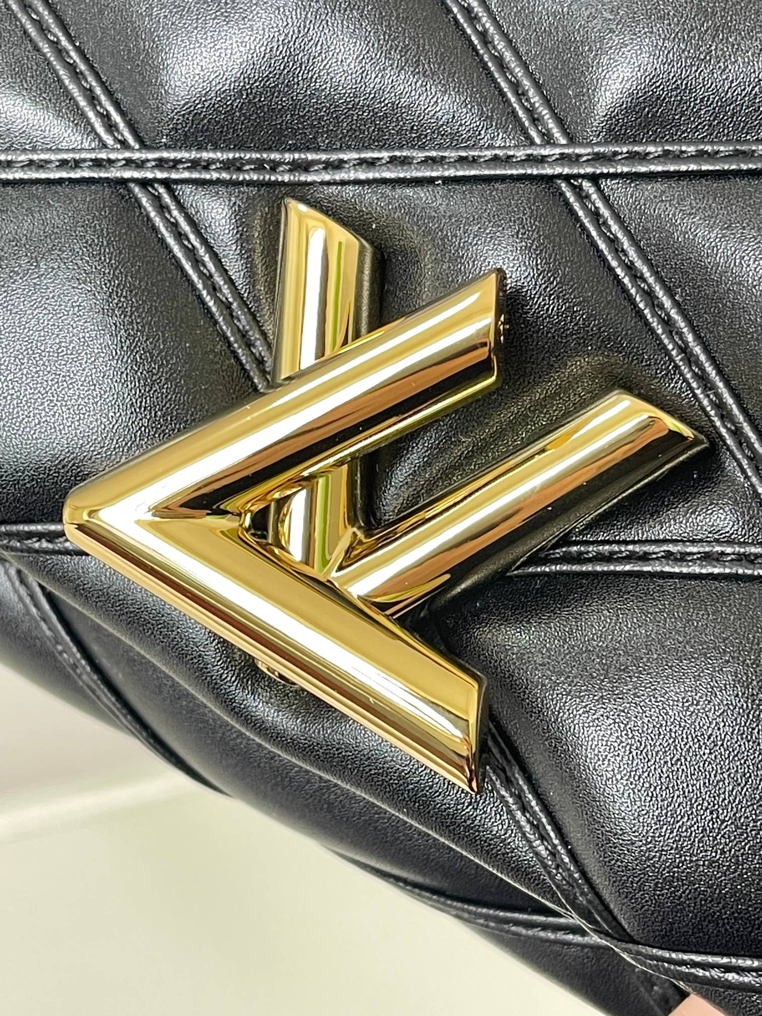 L0*is V*t0n M23625 Pico GO-14 5.9 x 3.9 x 2.6 inches