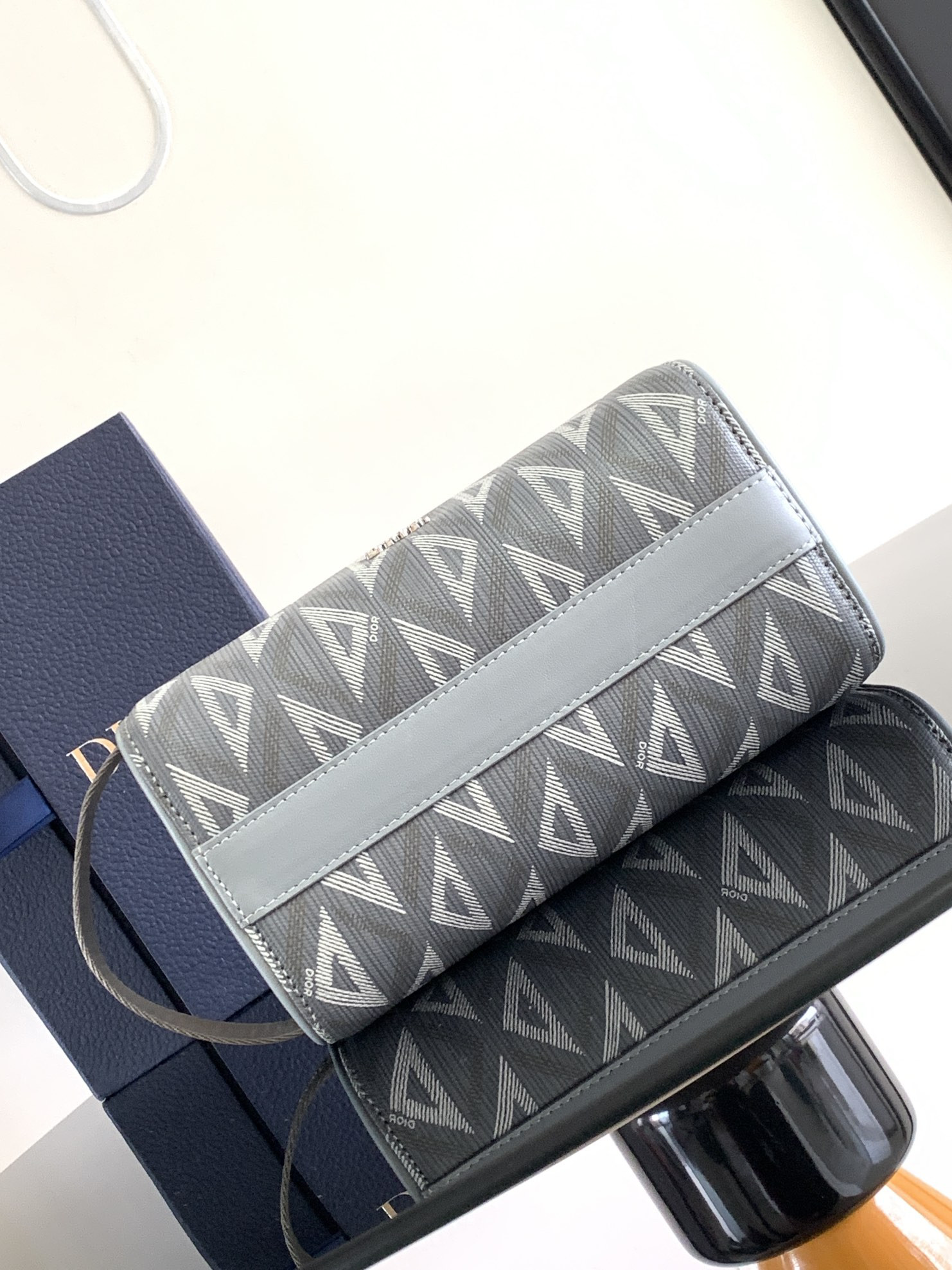 D*0r Lingot Toiletry Bag Gray Mirage Technical Fabric 8.5 x 5 x 4 inches