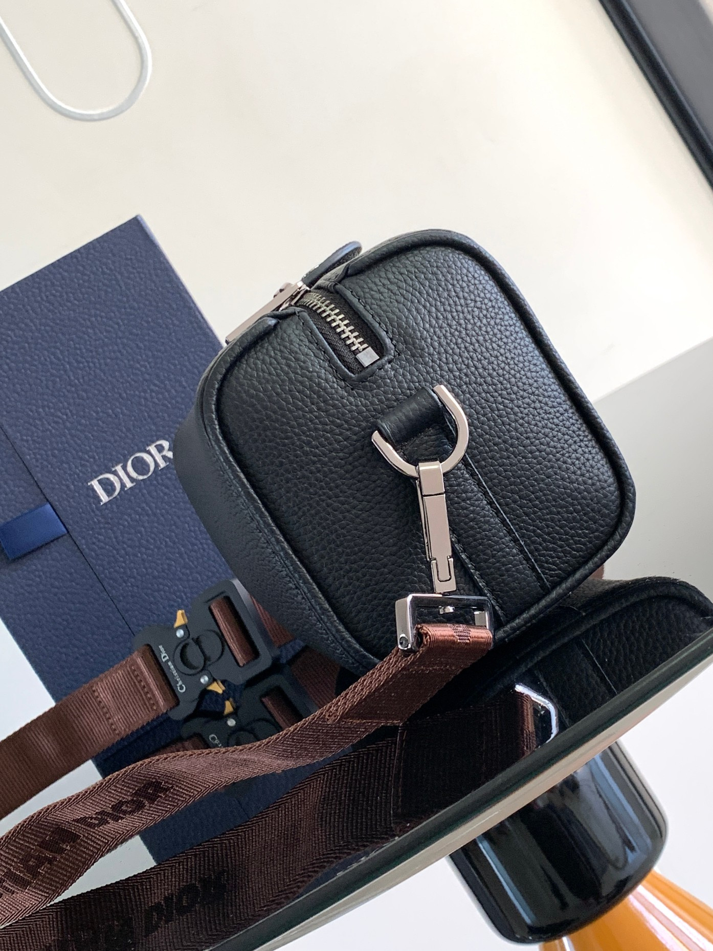 D*0r Lingot Toiletry Bag GRAINED LEATHER BLACK Black Oblique Mirage Technical Fabric 8.5 x 5 x 4 inches