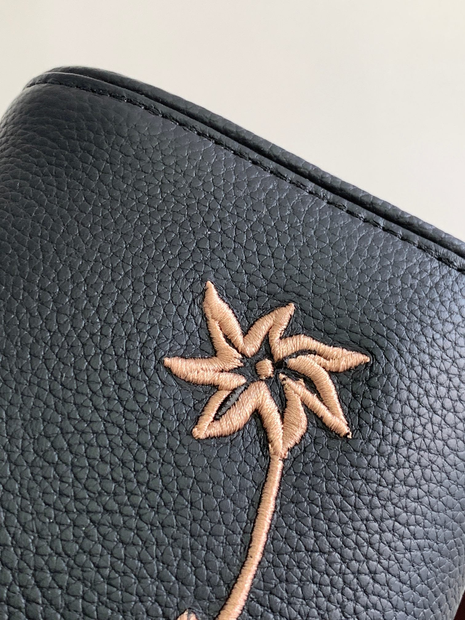 D*0r Lingot Toiletry Bag GRAINED LEATHER BLACK Black Oblique Mirage Technical Fabric 8.5 x 5 x 4 inches