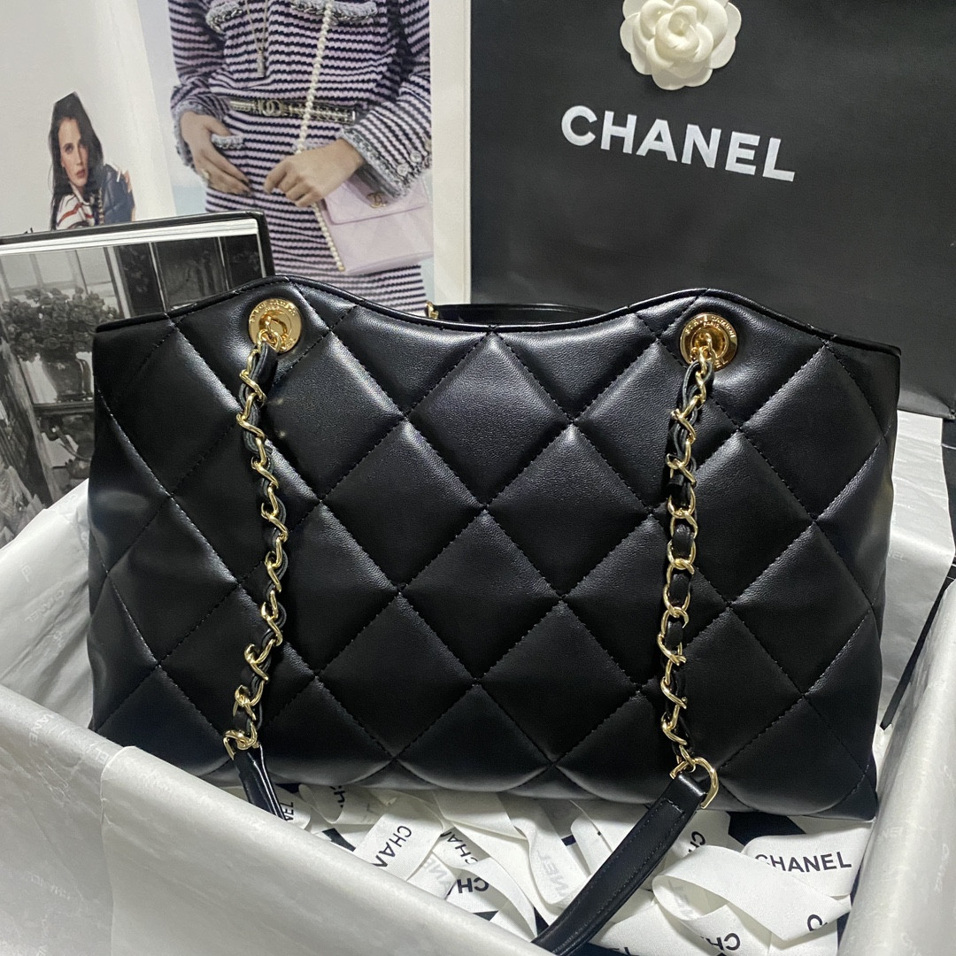 Ch*el Shiny Leather Large Shopper Tote Black 33×21×7.5 cm