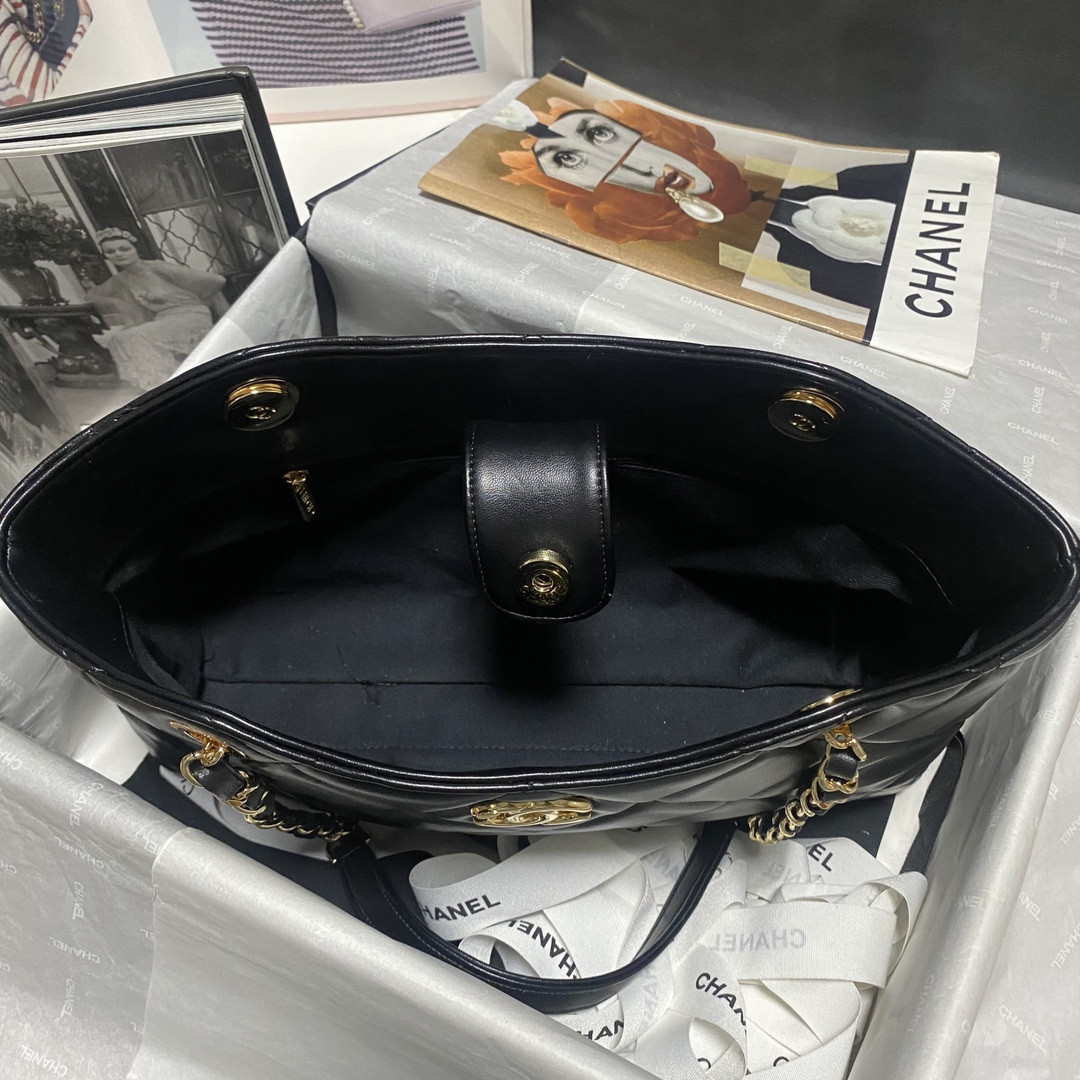 Ch*el Shiny Leather Large Shopper Tote Black 33×21×7.5 cm