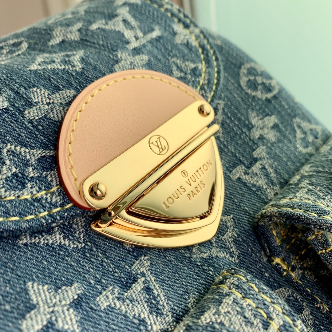 L0*is V*t0n M46836 Venice 9.4 x 10.2 x 2.8 inches