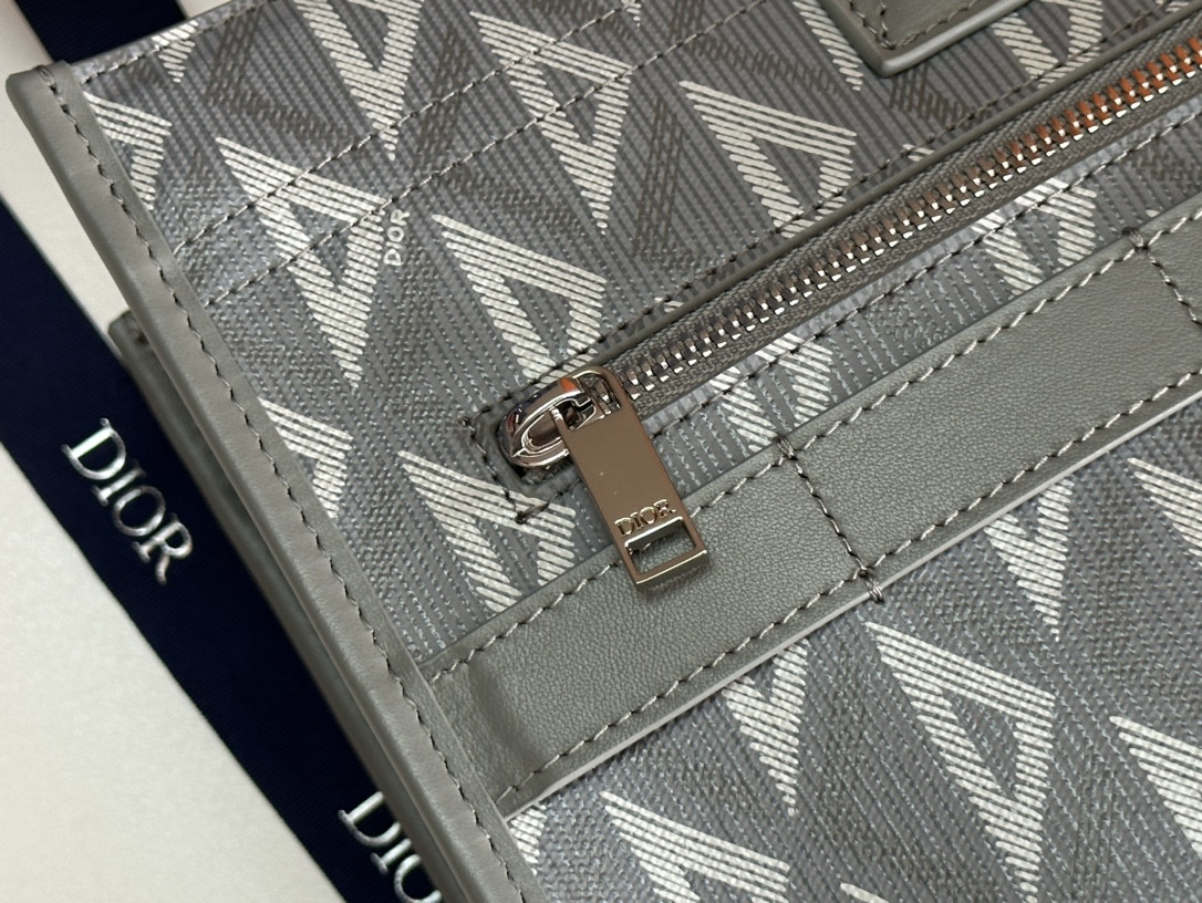 D*0r Safari Tote Bag Gray In Grained Calfskin 15.5 x 14 x 4.5 inches