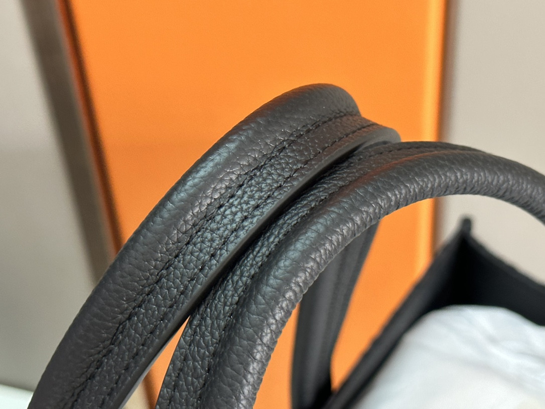 D*0r Safari Tote Bag Black D*0r Oblique Jacquard and Grained Calfskin 15.5 x 14 x 4.5 inches