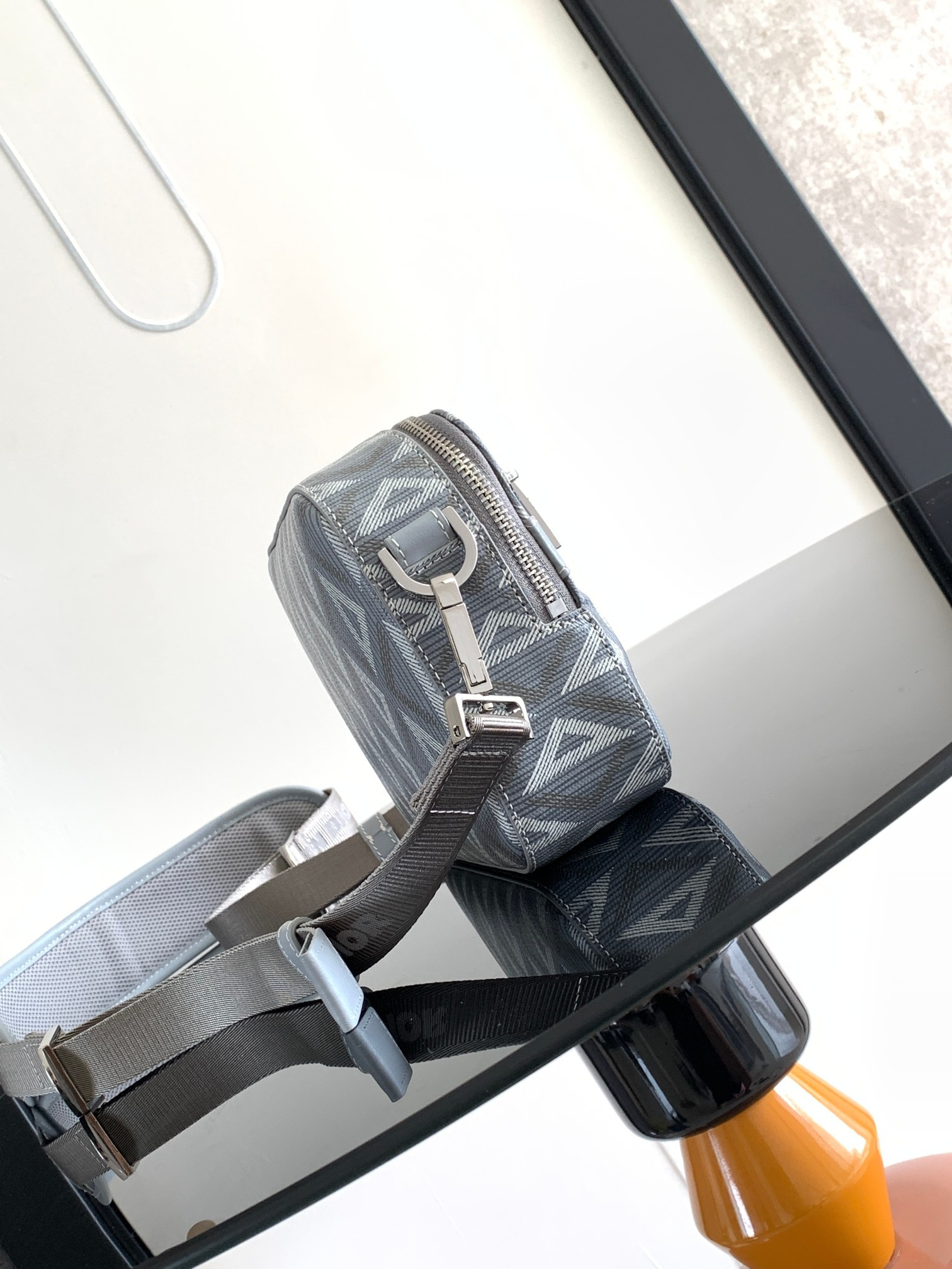 D*0r Safari Bag with Strap light Gray 8.5 x 6 x 2.5 inches