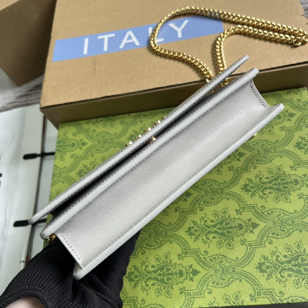 CHAIN WALLET WITH G*u*i SCRIPT LIGHT GREY 7.8"W x 5"H x 1.6"D