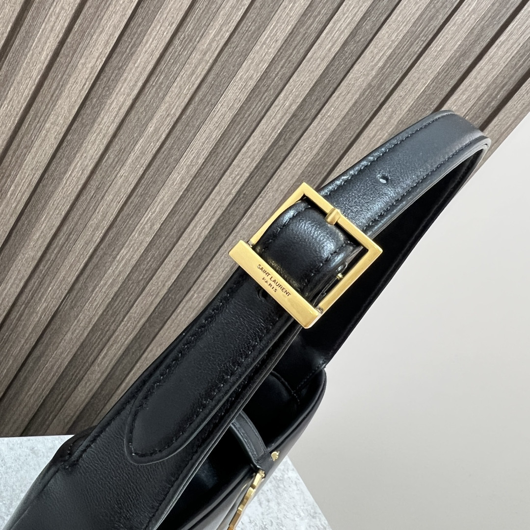 Y*L LE 5 À 7 IN SMOOTH LAMBSKIN black 9 X 6.3 X 2.5 INCHES