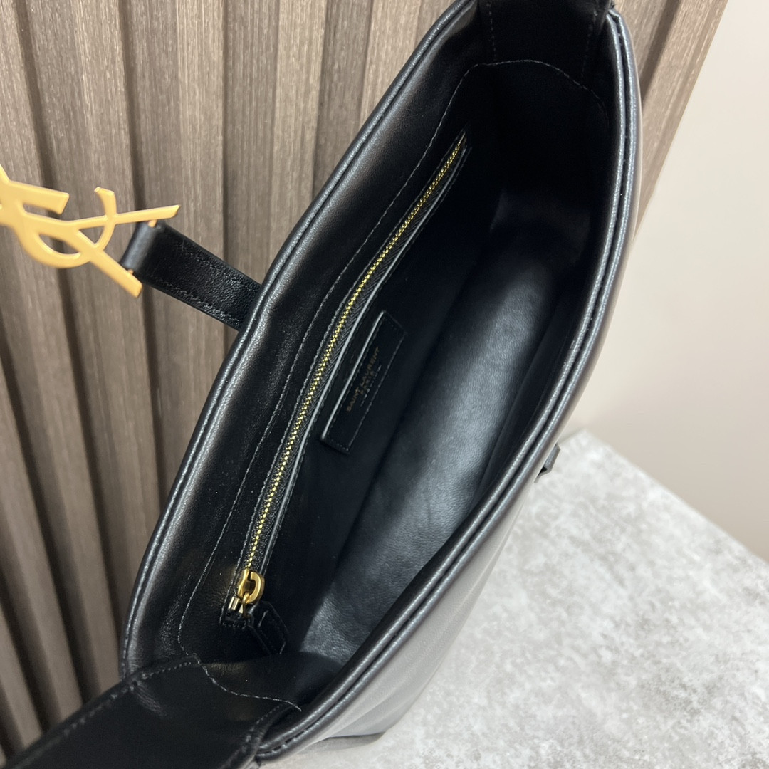 Y*L LE 5 À 7 IN SMOOTH LAMBSKIN black 9 X 6.3 X 2.5 INCHES