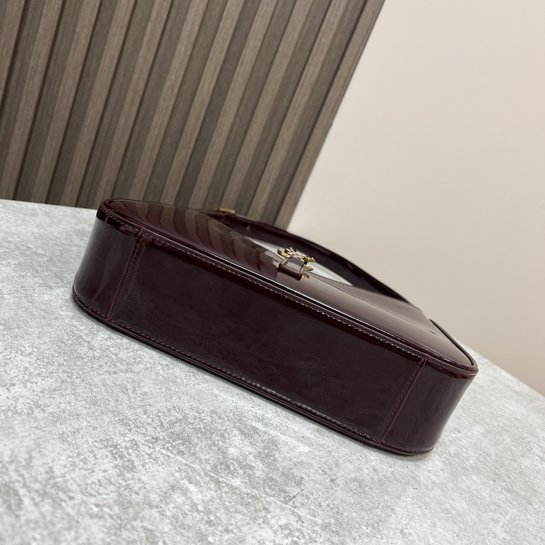 Y*L LE 5 À 7 IN PATENT LEATHER RED 9 X 6.3 X 2.5 INCHES