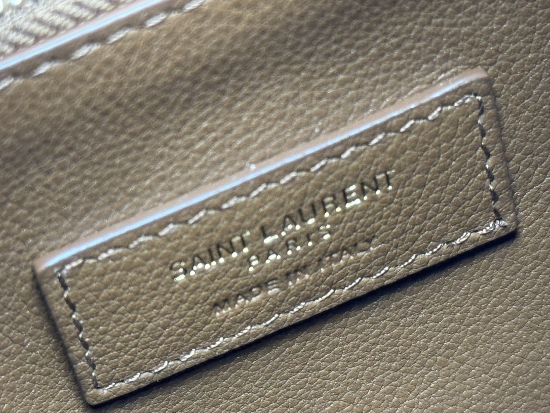 Y*L LE 5 À 7 S*pPLE LARGE IN SMOOTH LEATHER DUSTY GREY 11.8" X 11" X 4.3"