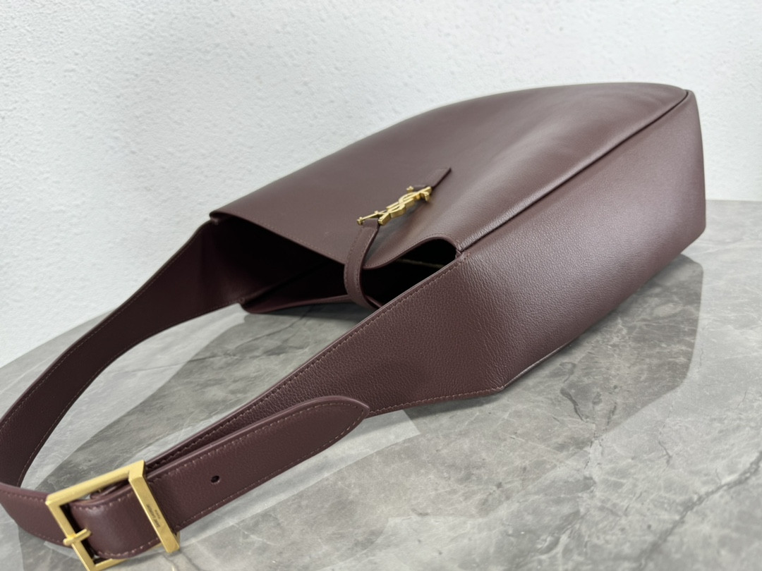 Y*L LE 5 À 7 S*pPLE LARGE IN SMOOTH LEATHER DARK RED 11.8" X 11" X 4.3"