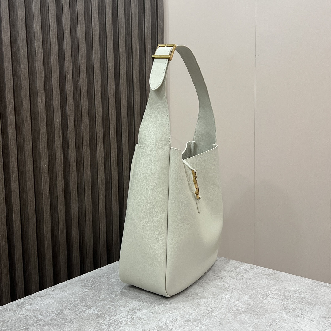 Y*L LE 5 À 7 S*pPLE LARGE IN SMOOTH LEATHER BLANC VINTAGE 11.8" X 11" X 4.3"