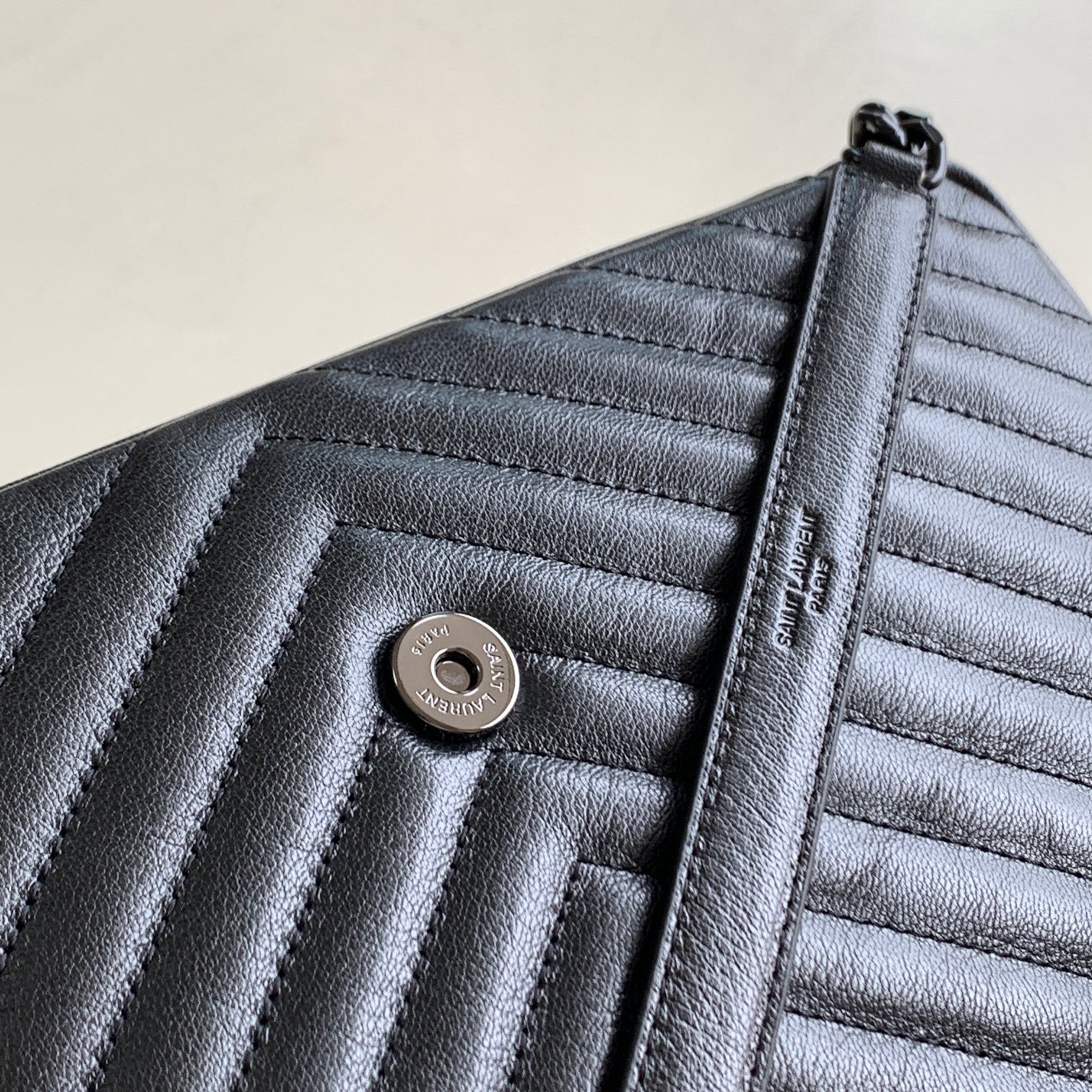 Y*L COLLEGE MEDIUM IN QUILTED LEATHER ALL BLACK 9.4 X 6.6 X 2.5 INCHES