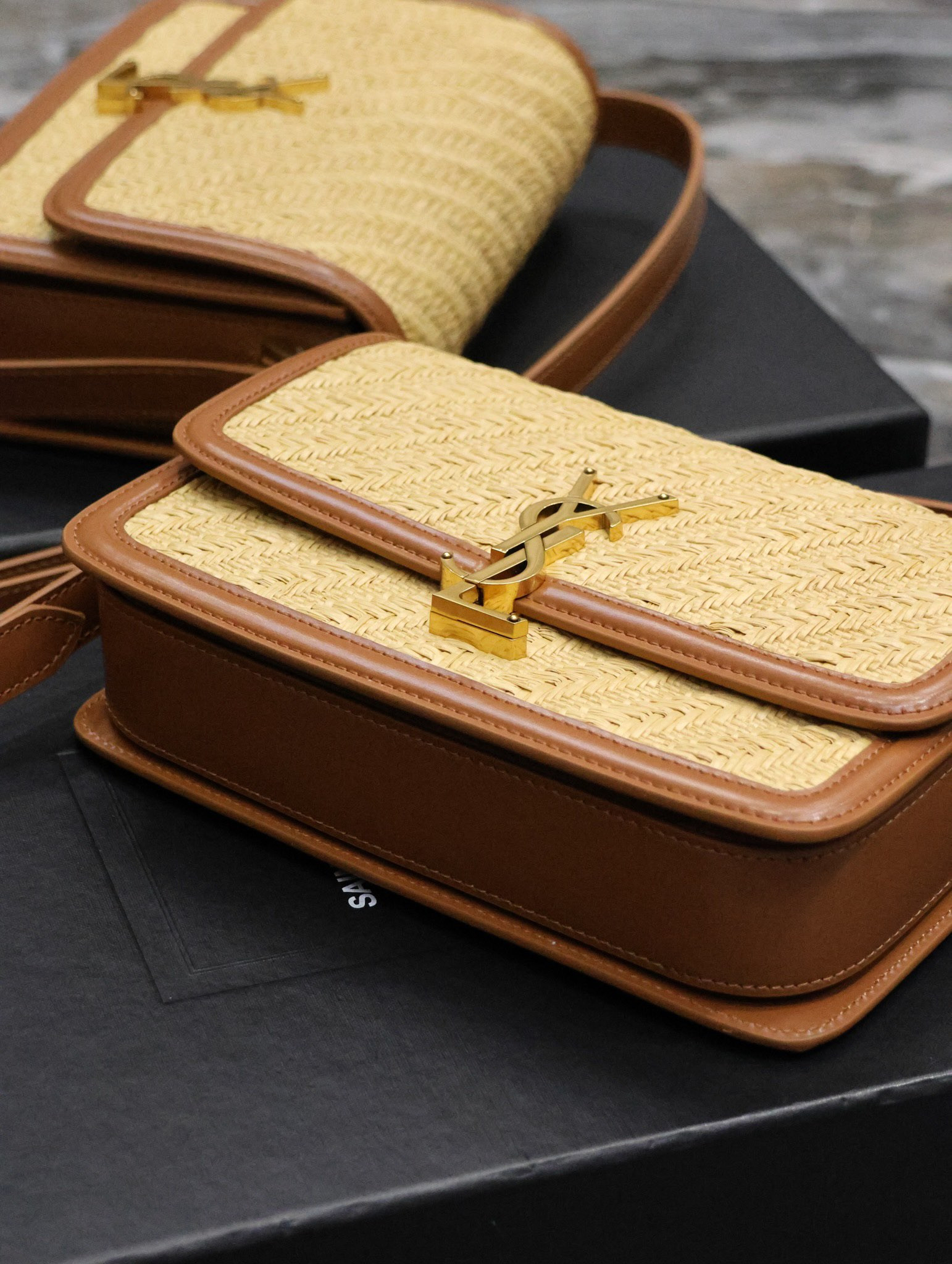 Y*L SOLFERINO MEDIUM SATCHEL IN RAFFIA AND VEGETABLE-TANNED LEATHER NATURAL SAND AND BRICK 9.8 X 6.7 X 2 INCHES