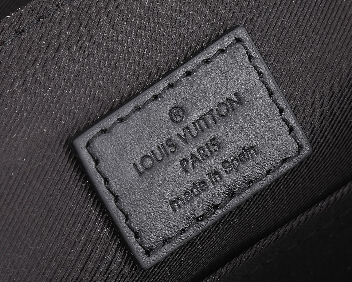 LV M46972 Trail Messenger 31 x 22 x11CM