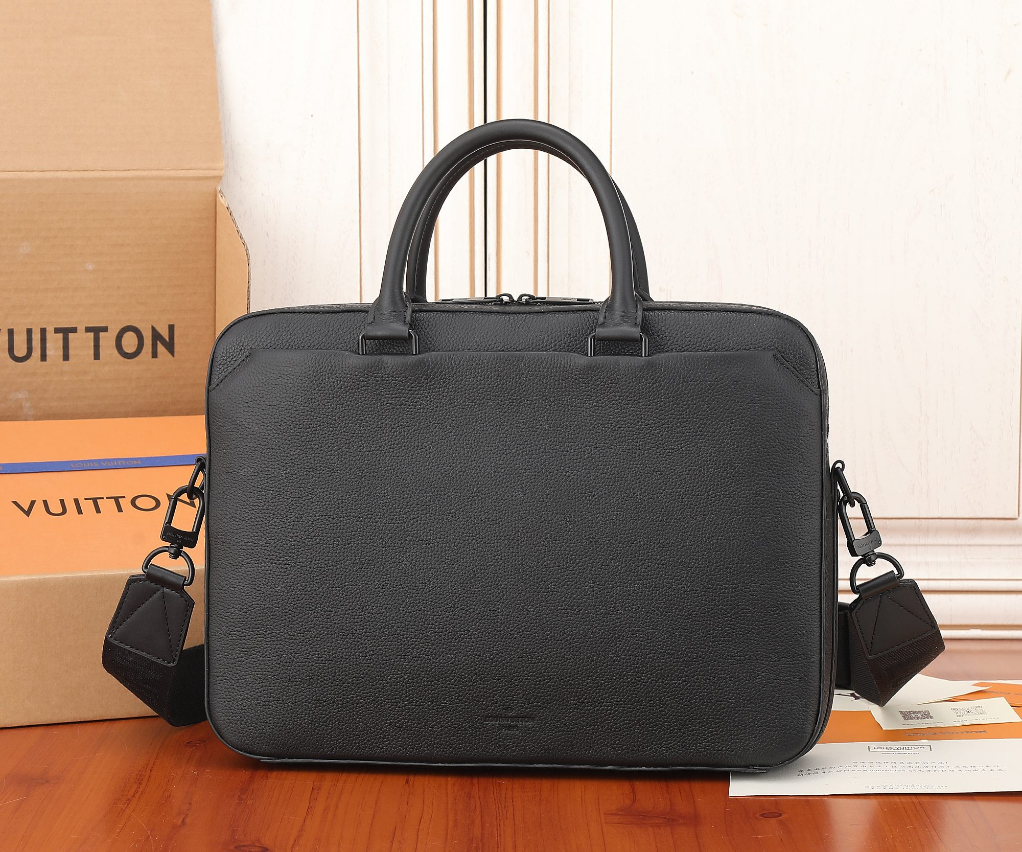 LV M23778 Pilot Briefcase 39 x 29 x 6 cm