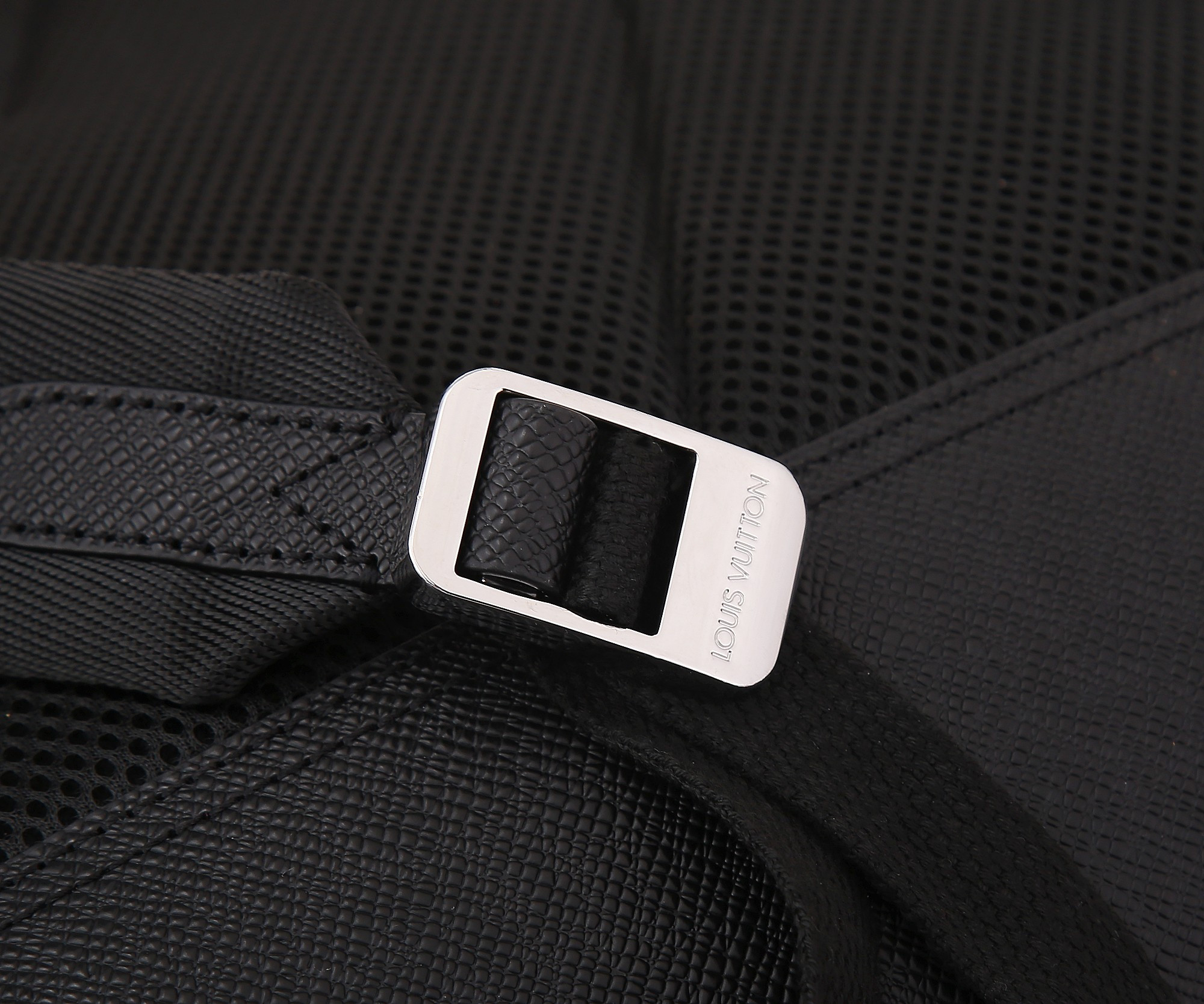 L0*is V*t0n M30977 Avenue Backpack 40 x 31 x 15 cm