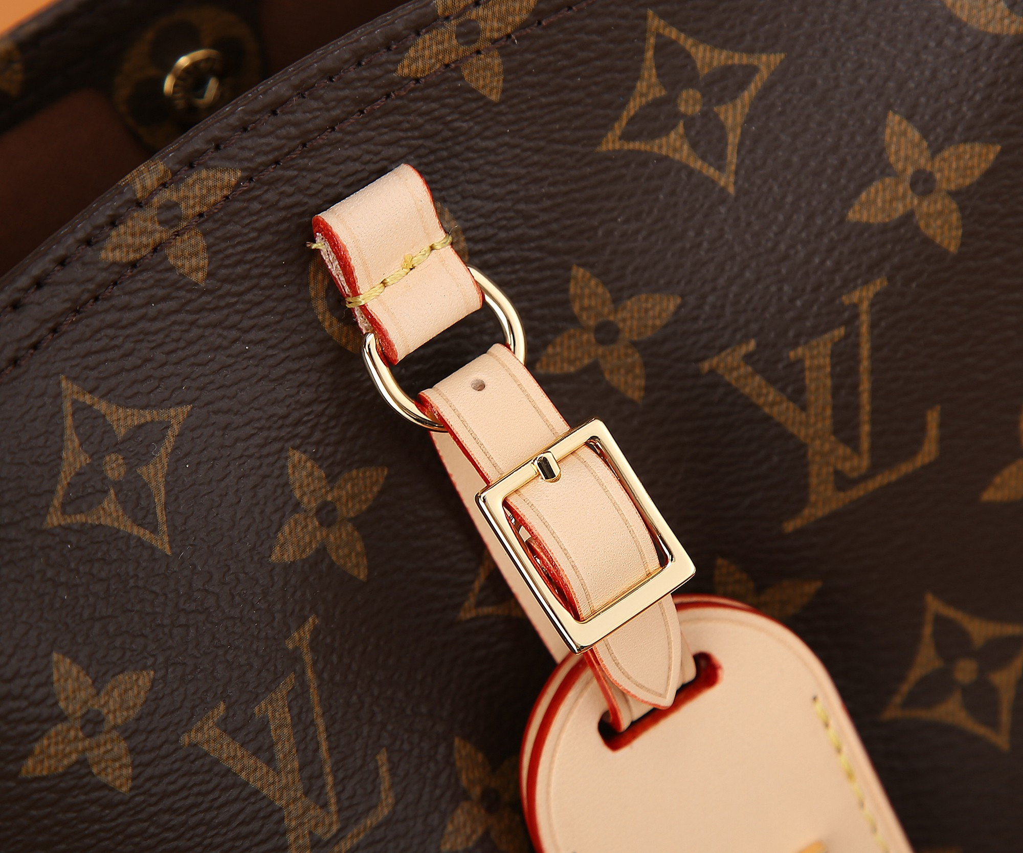 L0*is V*t0n M46816 Atlantis BB 17 x 17 x 7 cm