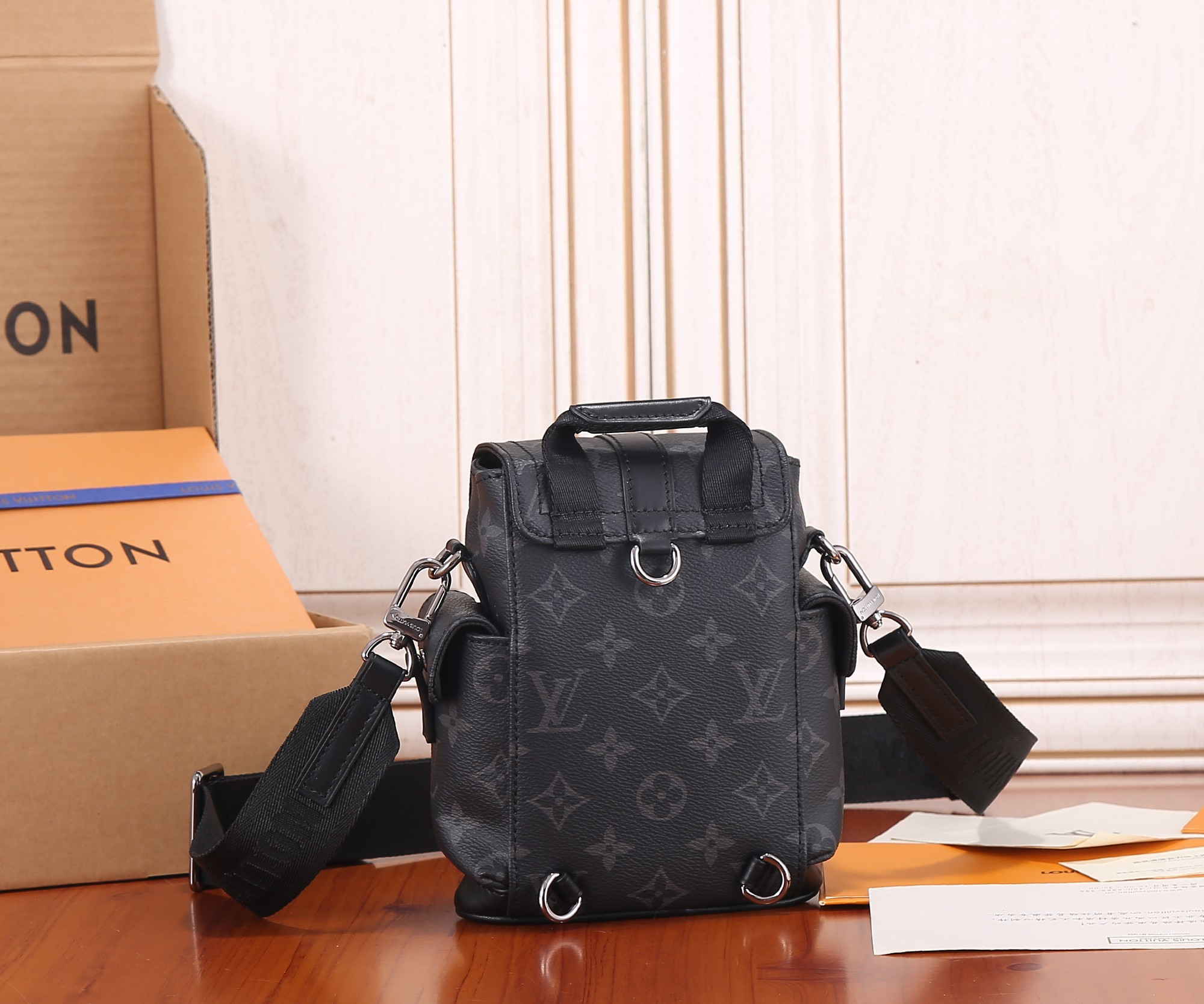 L0*is V*t0n LV M82769 Nano Christopher 14 x 19 x 6 cm