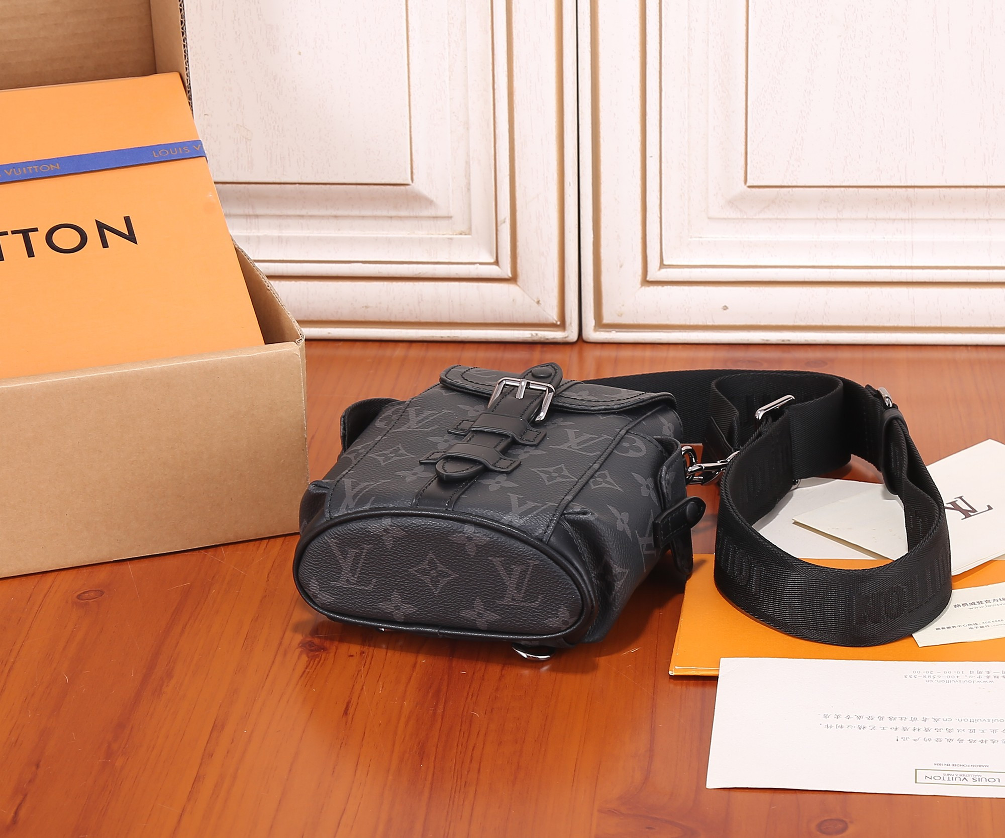 L0*is V*t0n LV M82769 Nano Christopher 14 x 19 x 6 cm