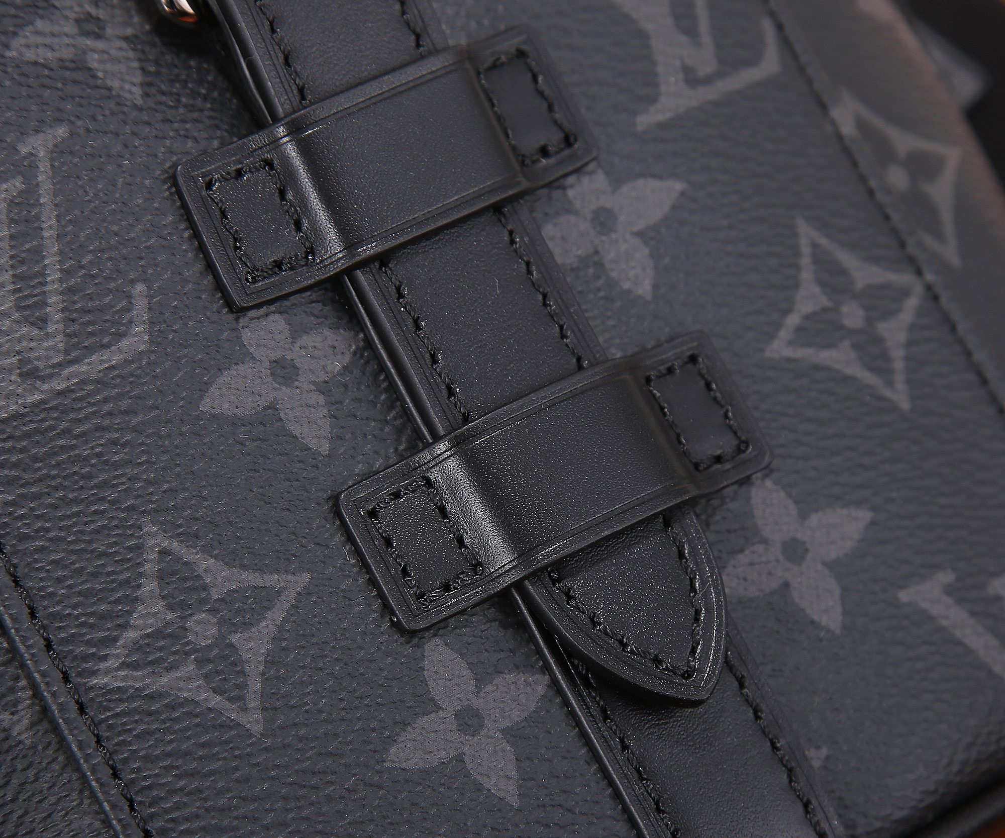 L0*is V*t0n LV M82769 Nano Christopher 14 x 19 x 6 cm