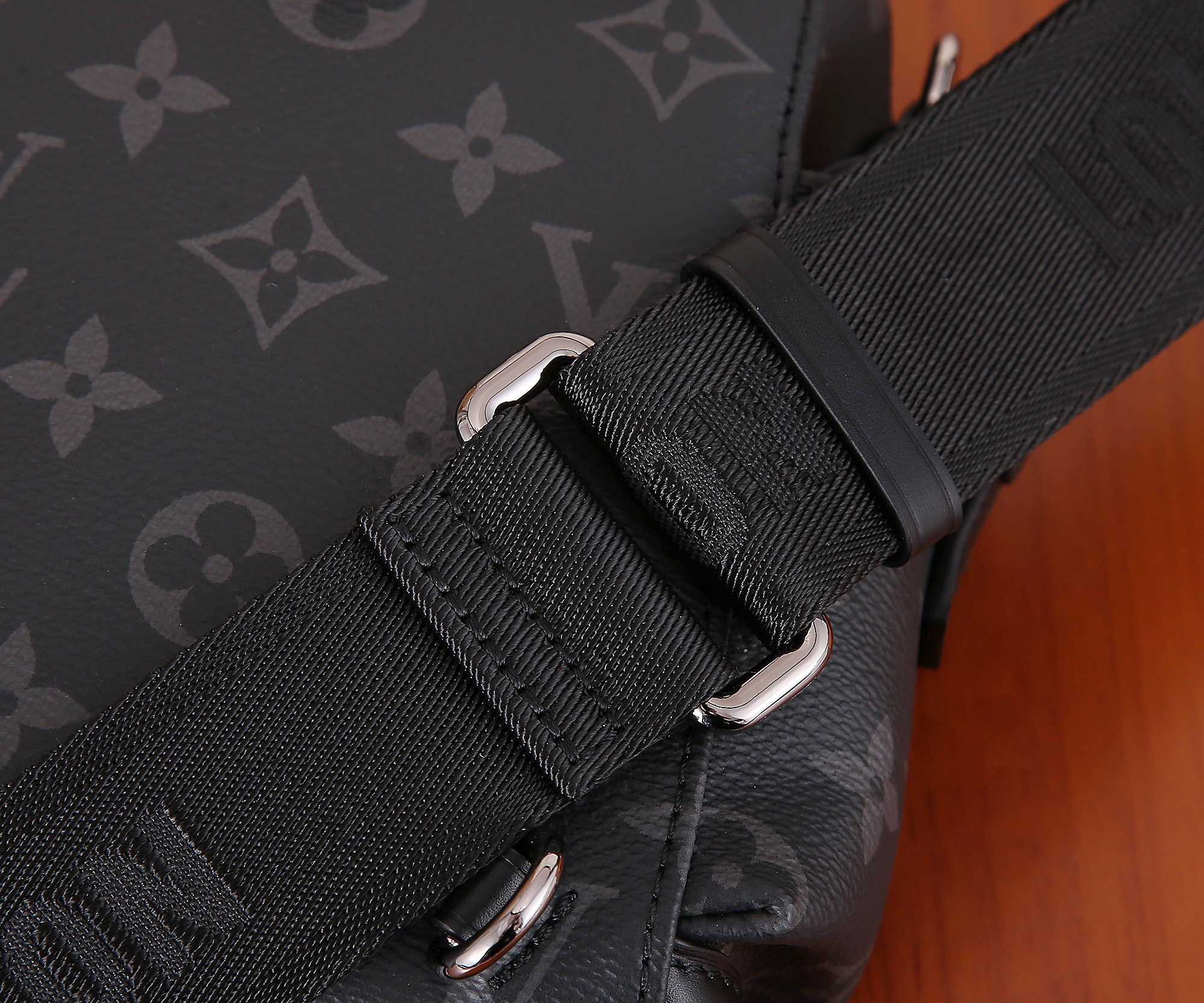 L0*is V*t0n LV M82769 Nano Christopher 14 x 19 x 6 cm