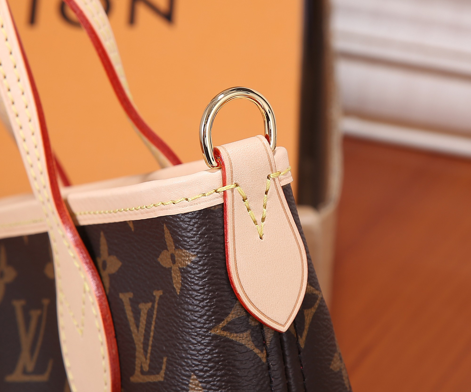 LV M46786 Neverfull BB 24 x 14 x 9 cm